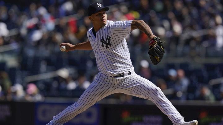 Jonathan Loáisiga joins Yankees injury list with shoulder discomfort