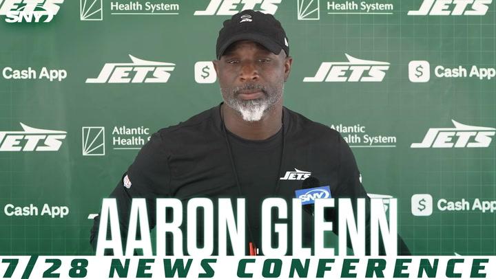 Aaron Glenn on Justin Fields, Jets' first practice in pads