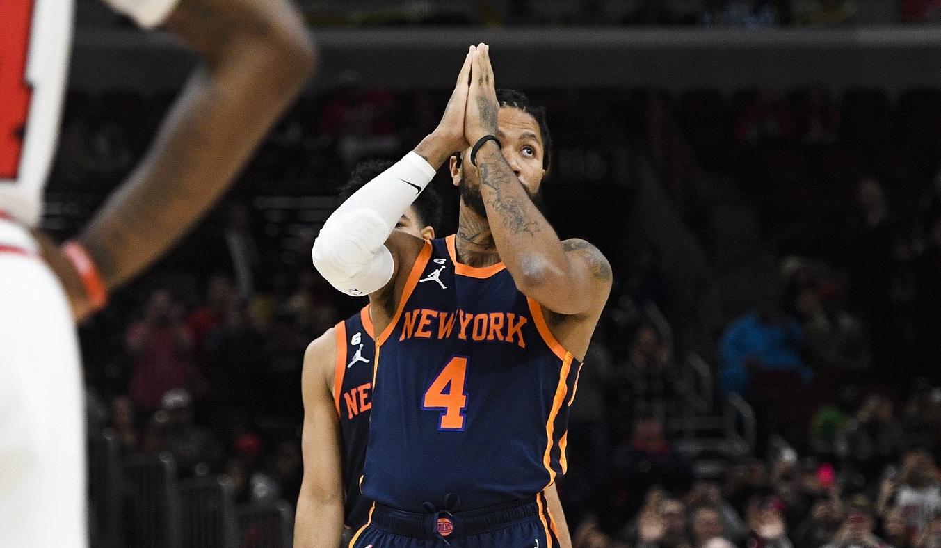 New York Knicks guard Derrick Rose (4) acknowledges the crowd during the second half against the Chicago Bulls at the United Center.