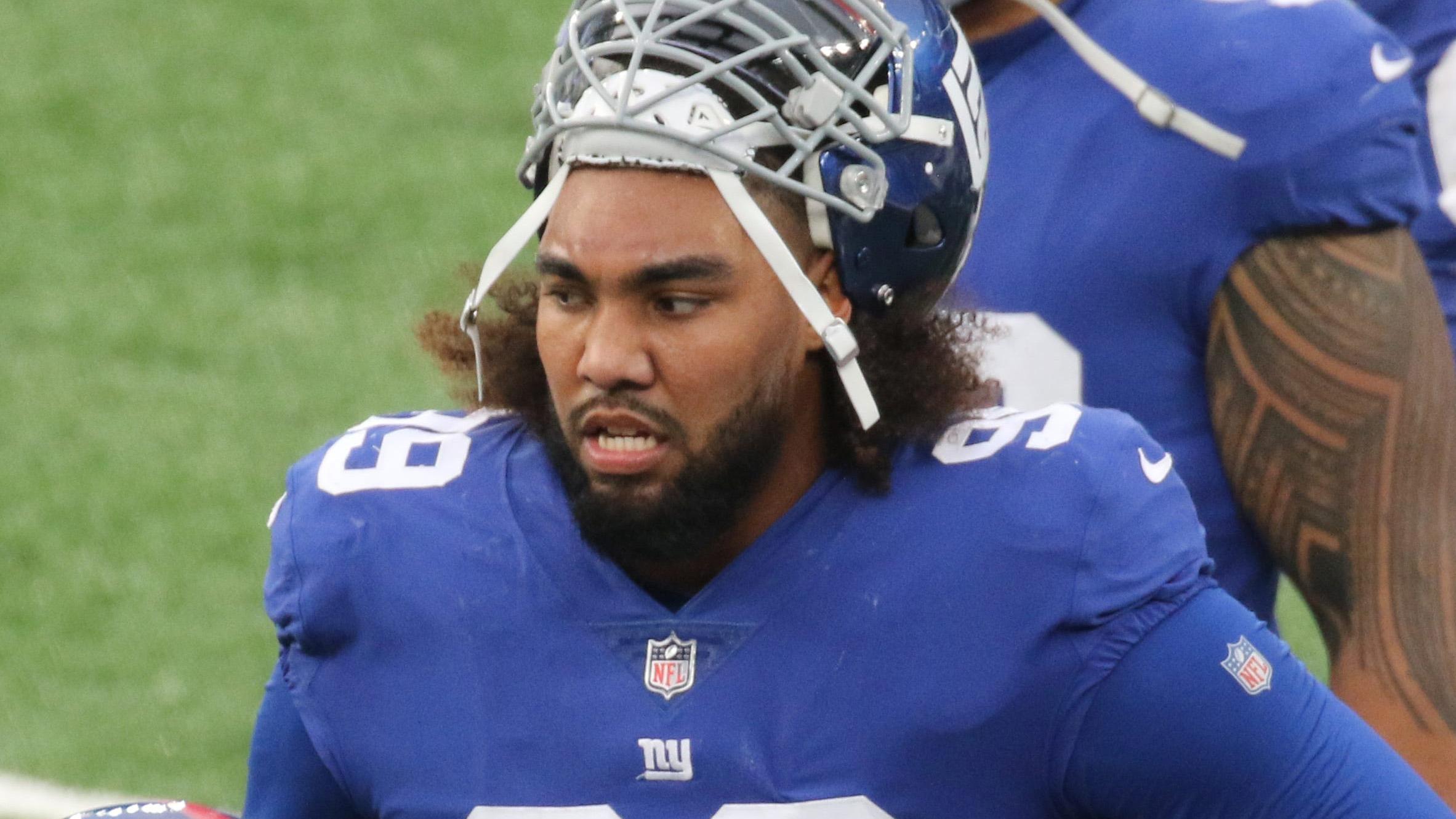 Leonard Williams of the Giants comes to the sidelines