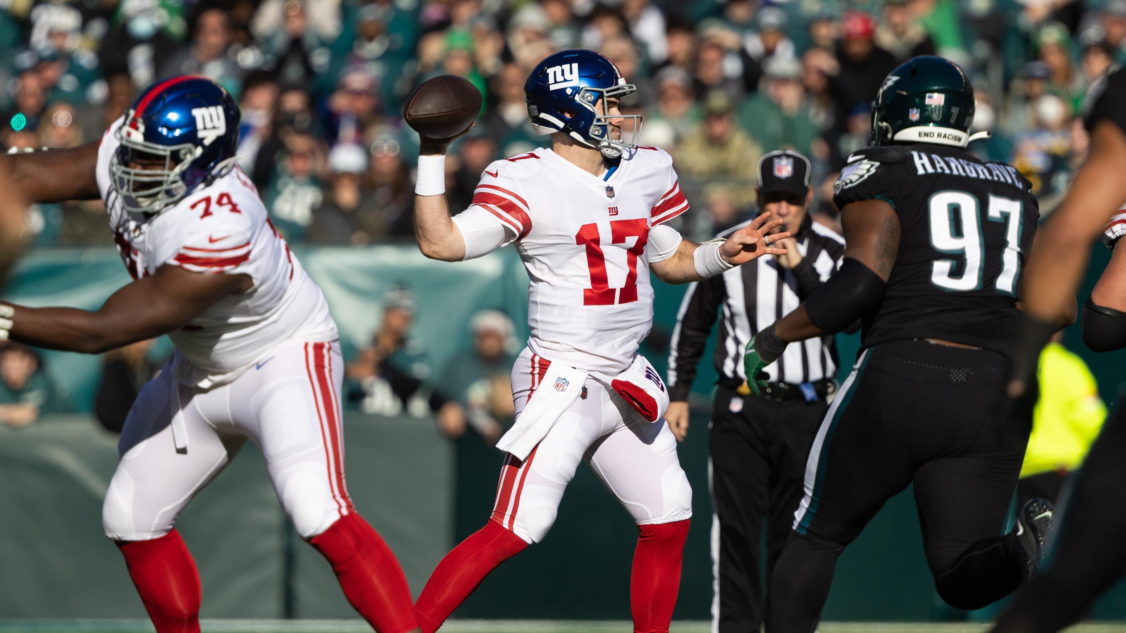 Dec 26, 2021; Philadelphia, Pennsylvania, USA; New York Giants quarterback Jake Fromm (17) passes the ball against the Philadelphia Eagles during the first quarter at Lincoln Financial Field.