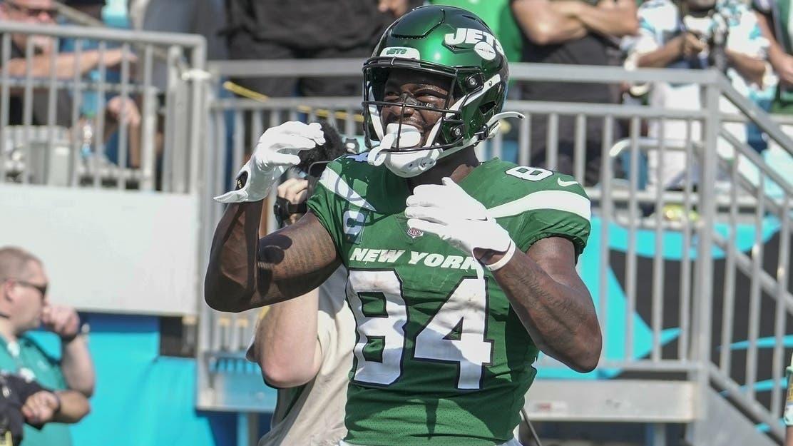 Sep 12, 2021; Charlotte, North Carolina, USA; New York Jets wide receiver Corey Davis (84) celebrates his touchdown against the Carolina Panthers during the second half at Bank of America Stadium. / Jim Dedmon-USA TODAY Sports