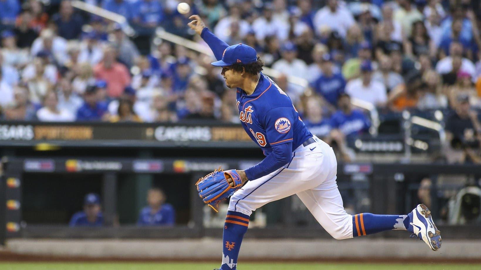 Aug 30, 2022; New York City, New York, USA; New York Mets starting pitcher Taijuan Walker (99) throws a pitch in the first inning against the Los Angeles Dodgers at Citi Field. / Wendell Cruz-USA TODAY Sports