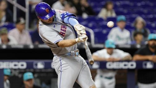 New York Mets first baseman Pete Alonso (20) hits a home run during the ninth inning against the Miami Marlins at loanDepot Park