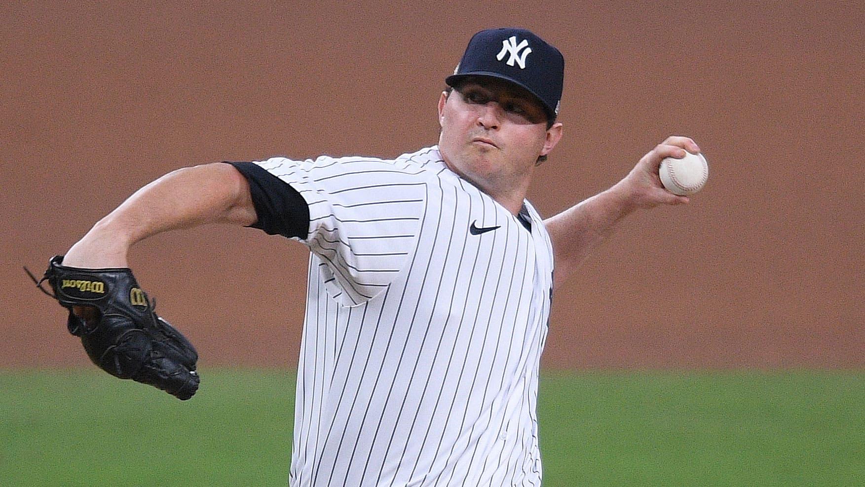 Oct 8, 2020; San Diego, California, USA; New York Yankees relief pitcher Zack Britton (53) throws against the Tampa Bay Rays during the seventh inning of game four of the 2020 ALDS at Petco Park. Mandatory Credit: Orlando Ramirez-USA TODAY Sports / © Orlando Ramirez-USA TODAY Sports