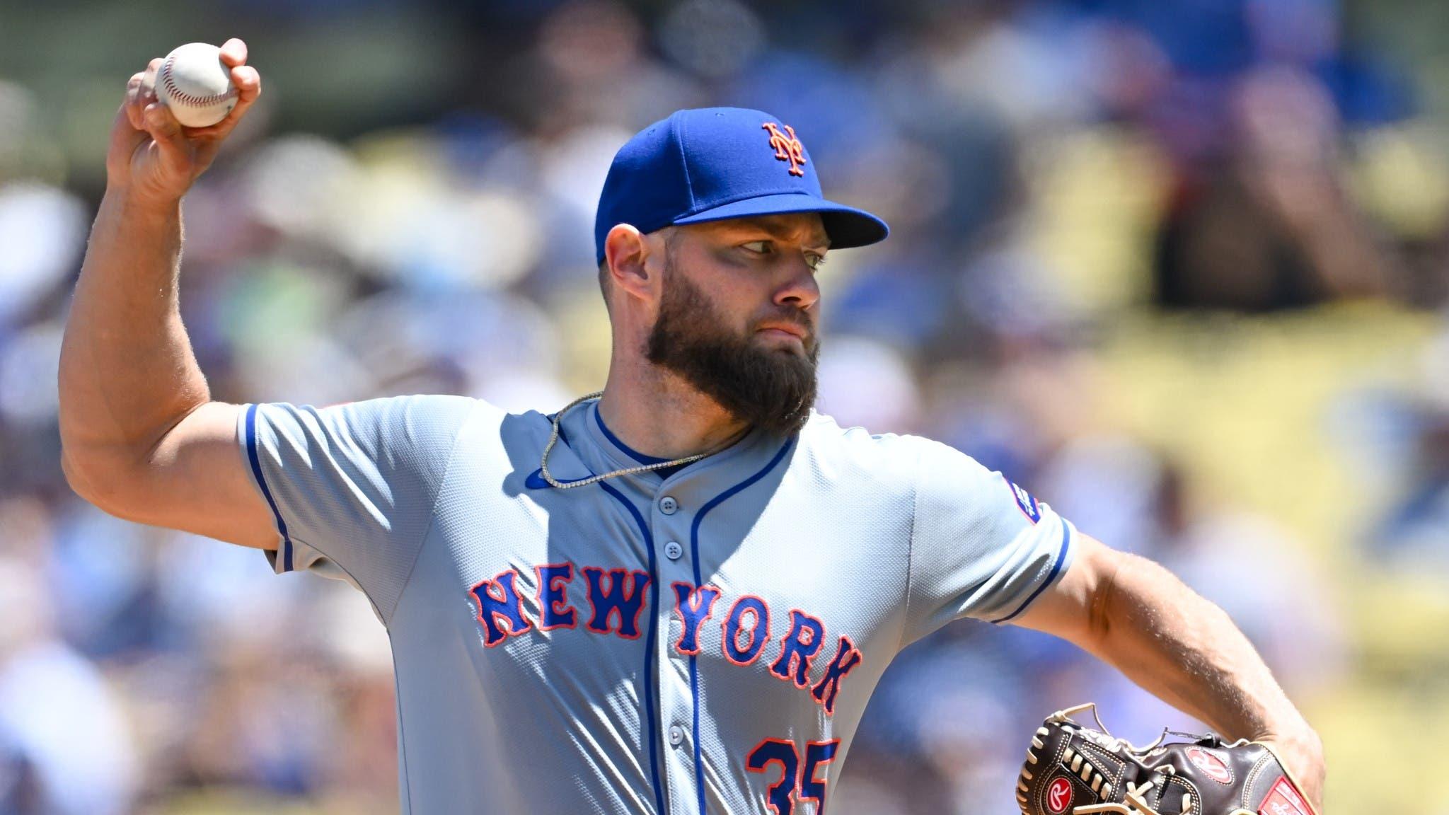 Apr 21, 2024; Los Angeles, California, USA; New York Mets pitcher Adrian Houser (35) throws a pitch against the Los Angeles Dodgers during the first inning at Dodger Stadium. Mandatory Credit: Jonathan Hui-USA TODAY Sports / © Jonathan Hui-USA TODAY Sports