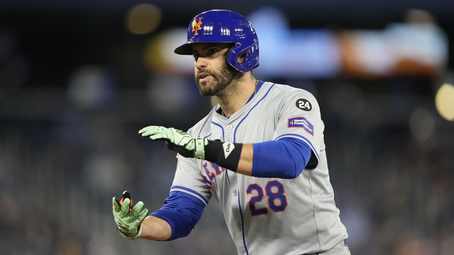 New York Mets designated hitter J.D. Martinez (28) reacts after his one run single against the Toronto Blue Jays during the fourth inning at Rogers Centre.