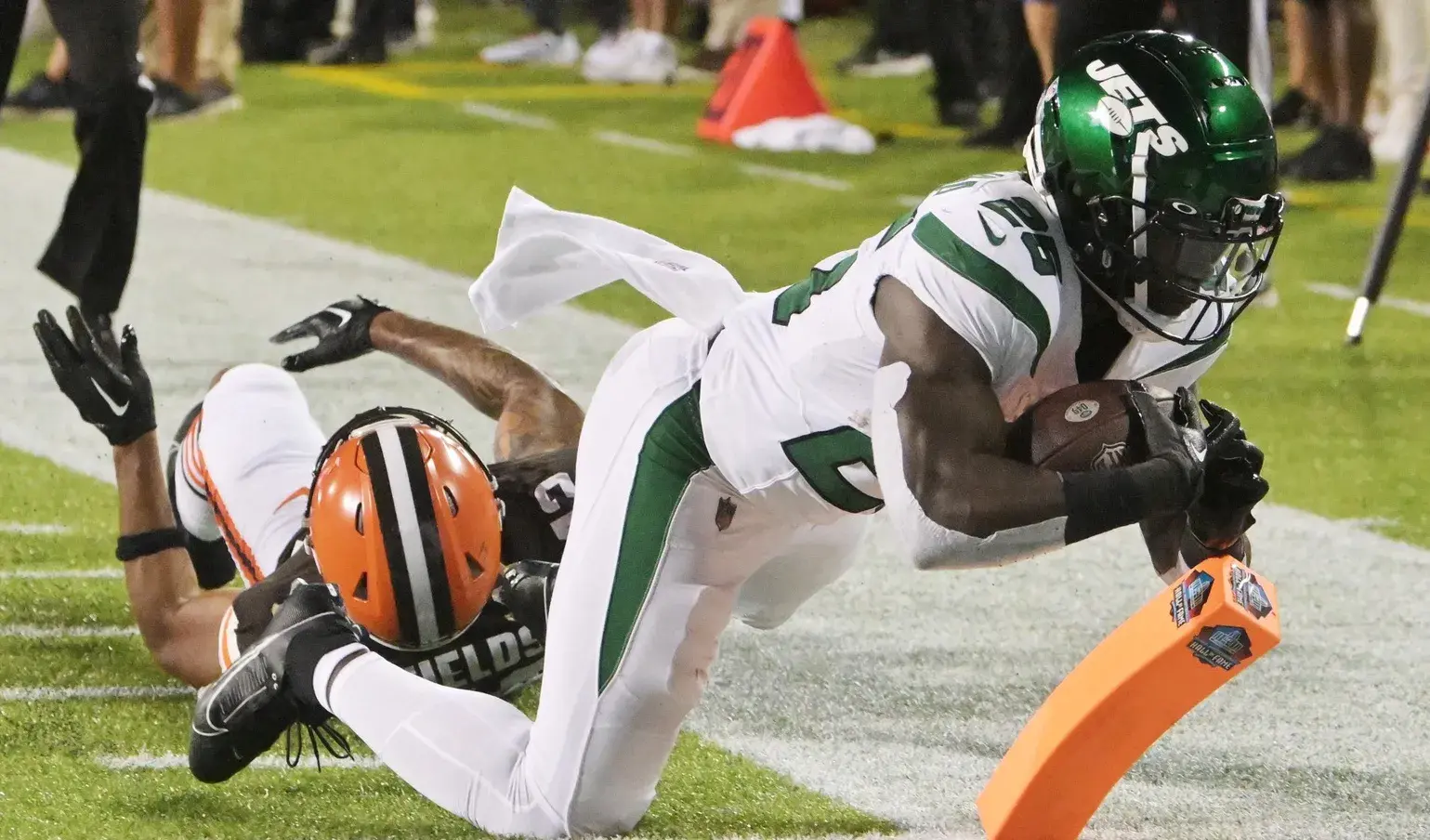 New York Jets running back Israel Abanikanda (25) scores a touchdown during the first half against the Cleveland Browns at Tom Benson Hall of Fame Stadium. / Ken Blaze-USA TODAY Sports