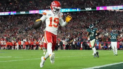 ansas City Chiefs wide receiver Kadarius Toney (19) scores a touchdown against the Philadelphia Eagles during the fourth quarter in Super Bowl LVII at State Farm Stadium