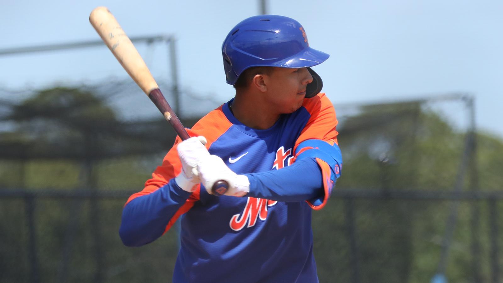 Mets prospect Mark Vientos swinging at 2021 spring training in Port St. Lucie, Fla.