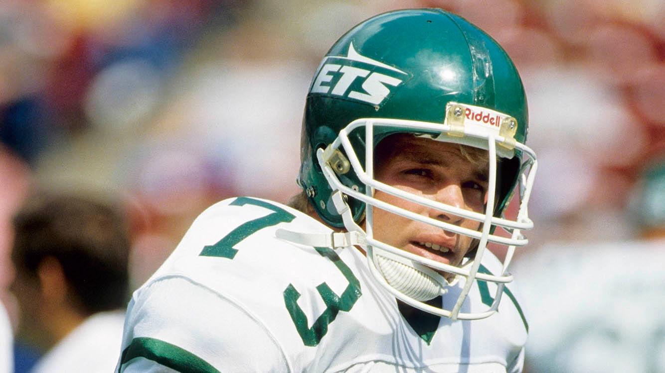 Sep 21, 1986; E. Rutherford, NJ, USA: FILE PHOTO; New York Jets defensive tackle Joe Klecko prior to the start of a game against the Miami Dolphins at Giants Stadium.