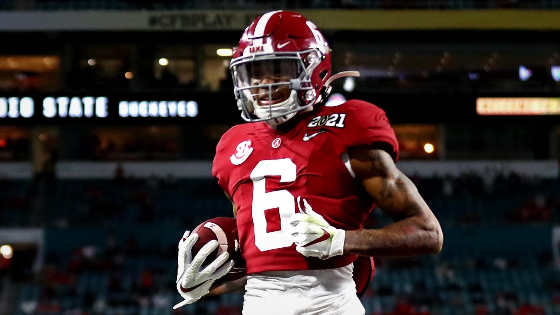 DeVonta Smith strolls into end zone during National Championship Game