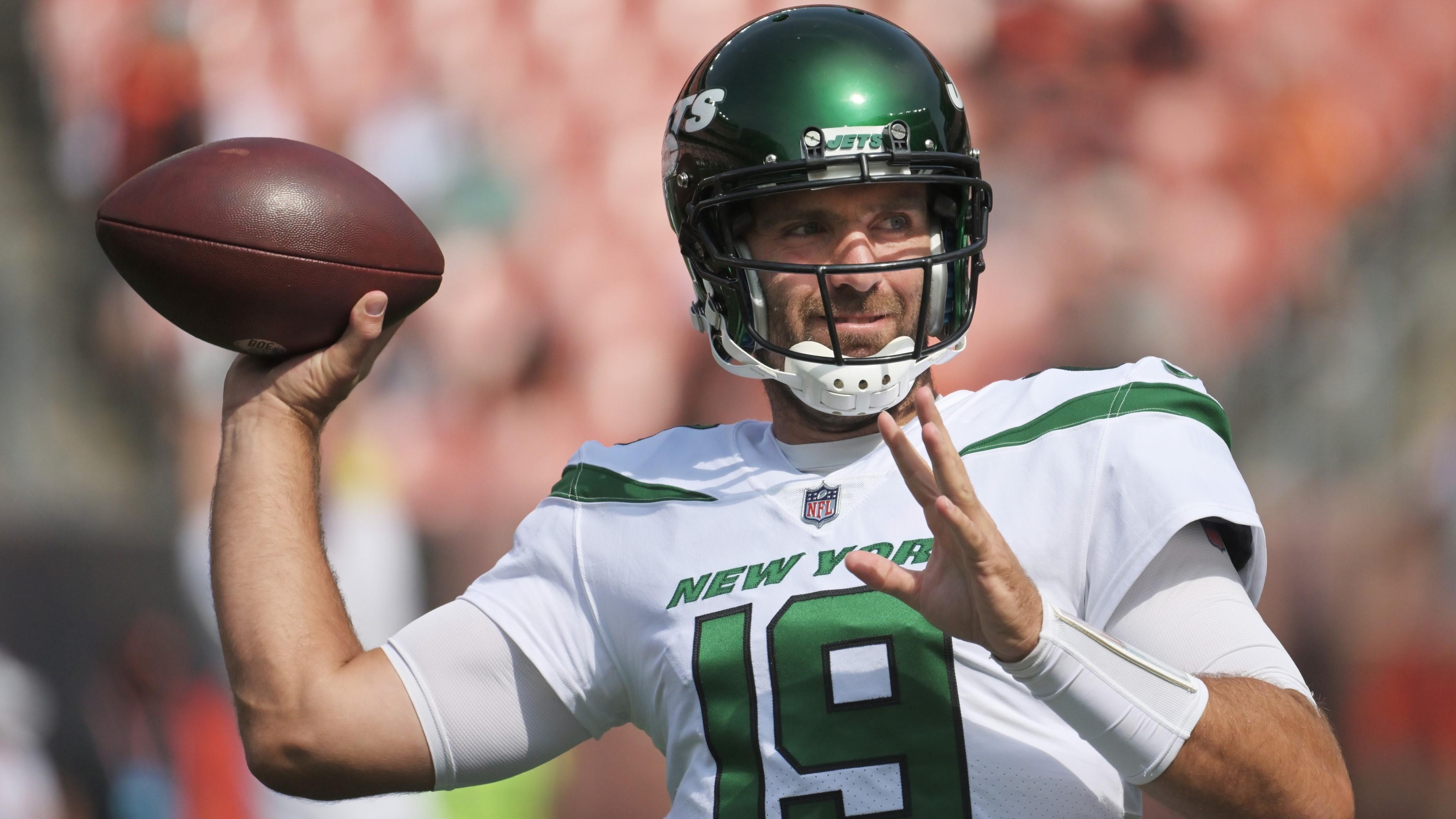 Sep 18, 2022; Cleveland, Ohio, USA; New York Jets quarterback Joe Flacco (19) warms up before the game between the Jets and the Cleveland Browns at FirstEnergy Stadium.