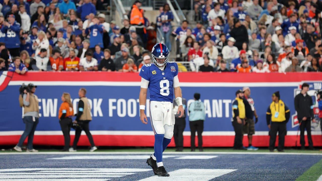 New York Giants quarterback Daniel Jones (8) reacts during the second quarter against the Cincinnati Bengals at MetLife Stadium.