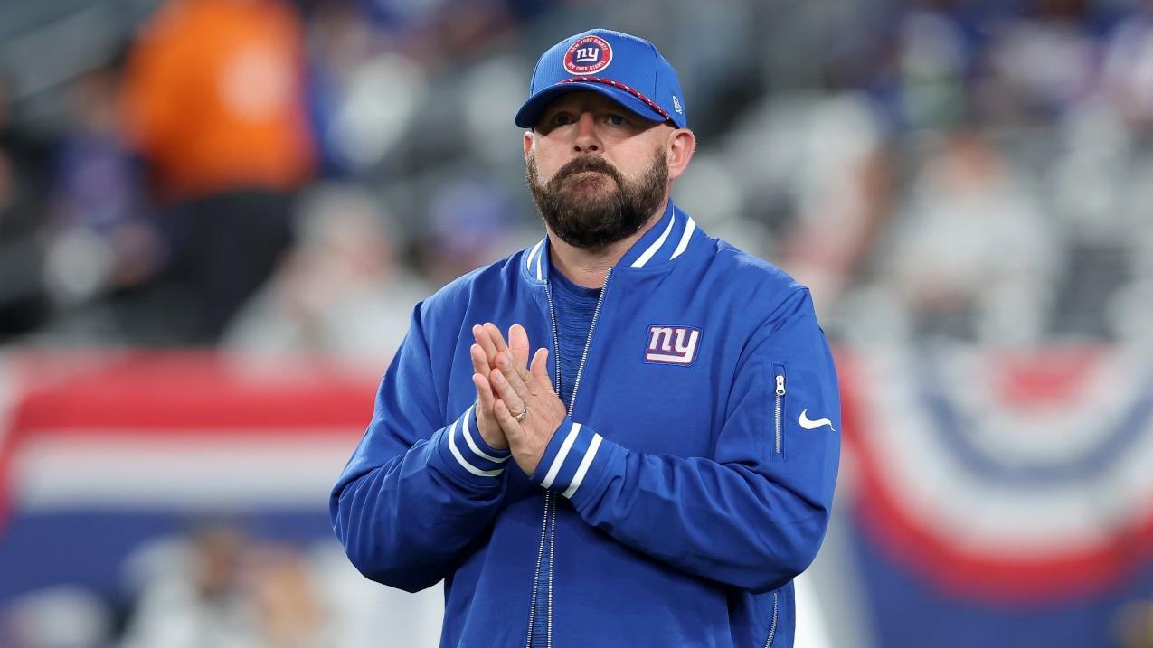 New York Giants head coach Brian Daboll during warmups before a game against the Cincinnati Bengals at MetLife Stadium.