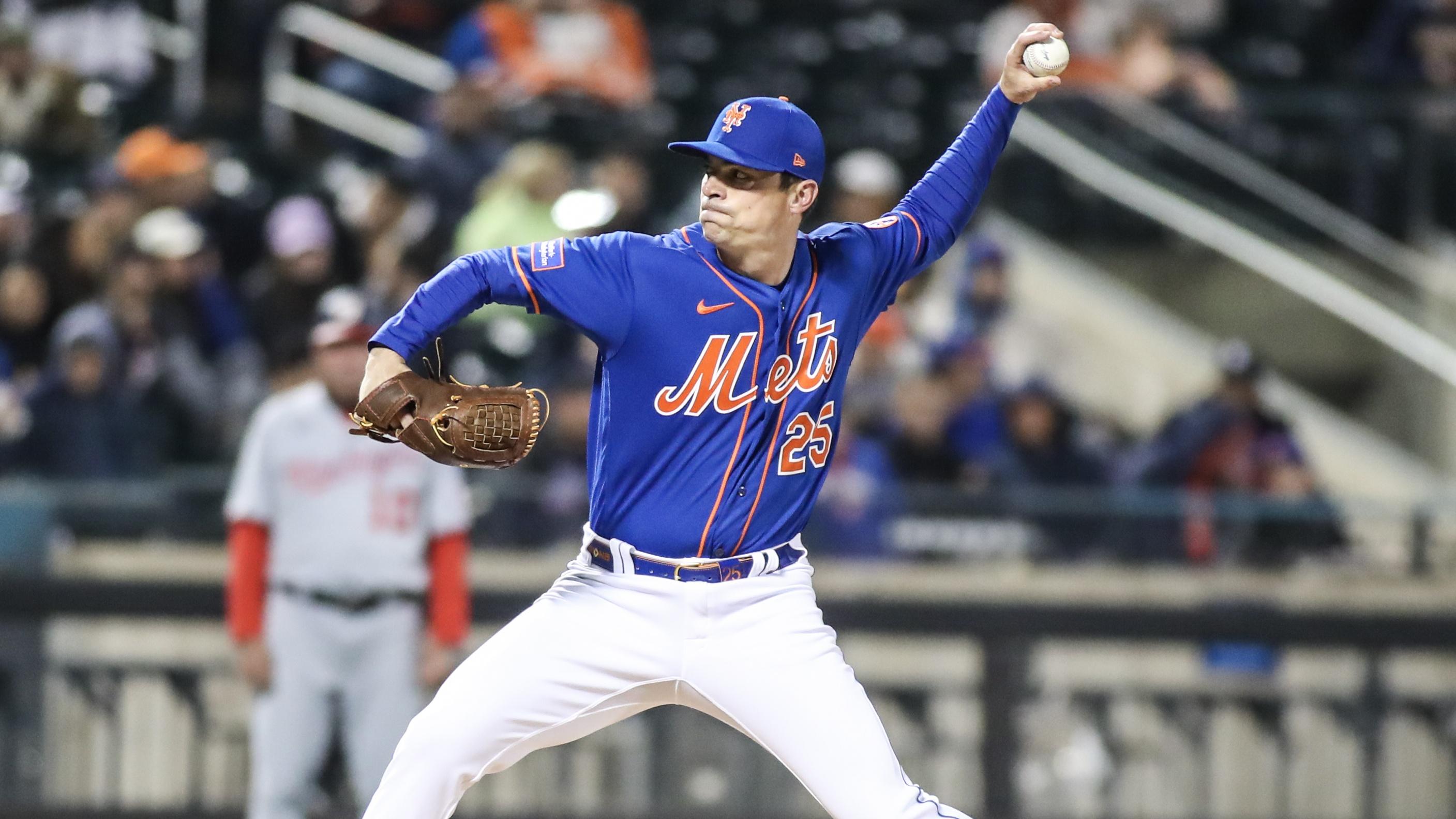 New York Mets relief pitcher Brooks Raley (25) pitches in the seventh inning against the Washington Nationals at Citi Field