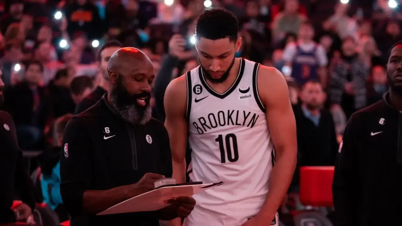 Brooklyn Nets head coach Jacque Vaughn with guard Ben Simmons (10) against the Phoenix Suns. / Mark J. Rebilas-USA TODAY Sports