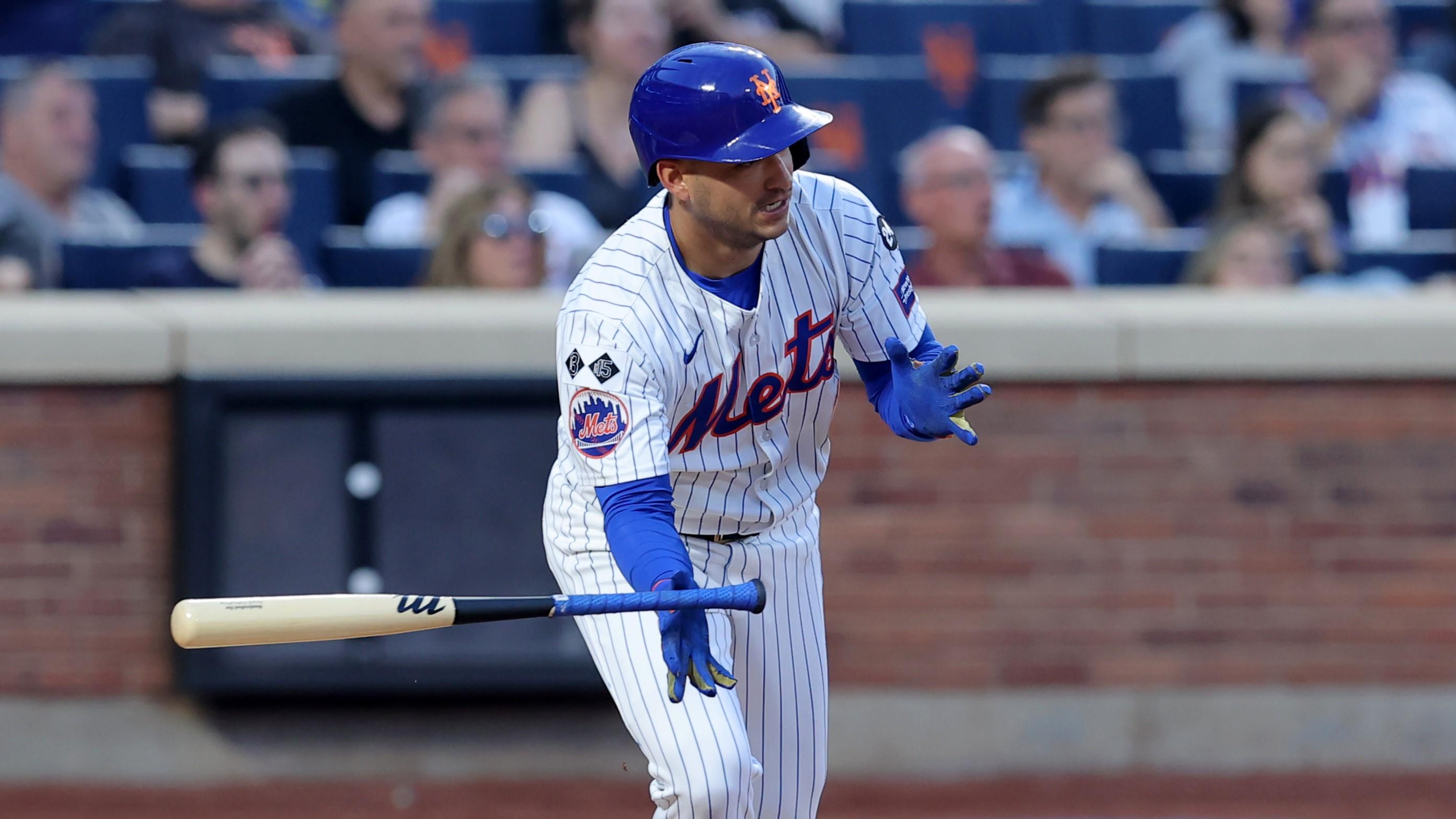 New York Mets third baseman Jose Iglesias (11) follows through on an RBI single during the second inning against the Oakland Athletics at Citi Field. 