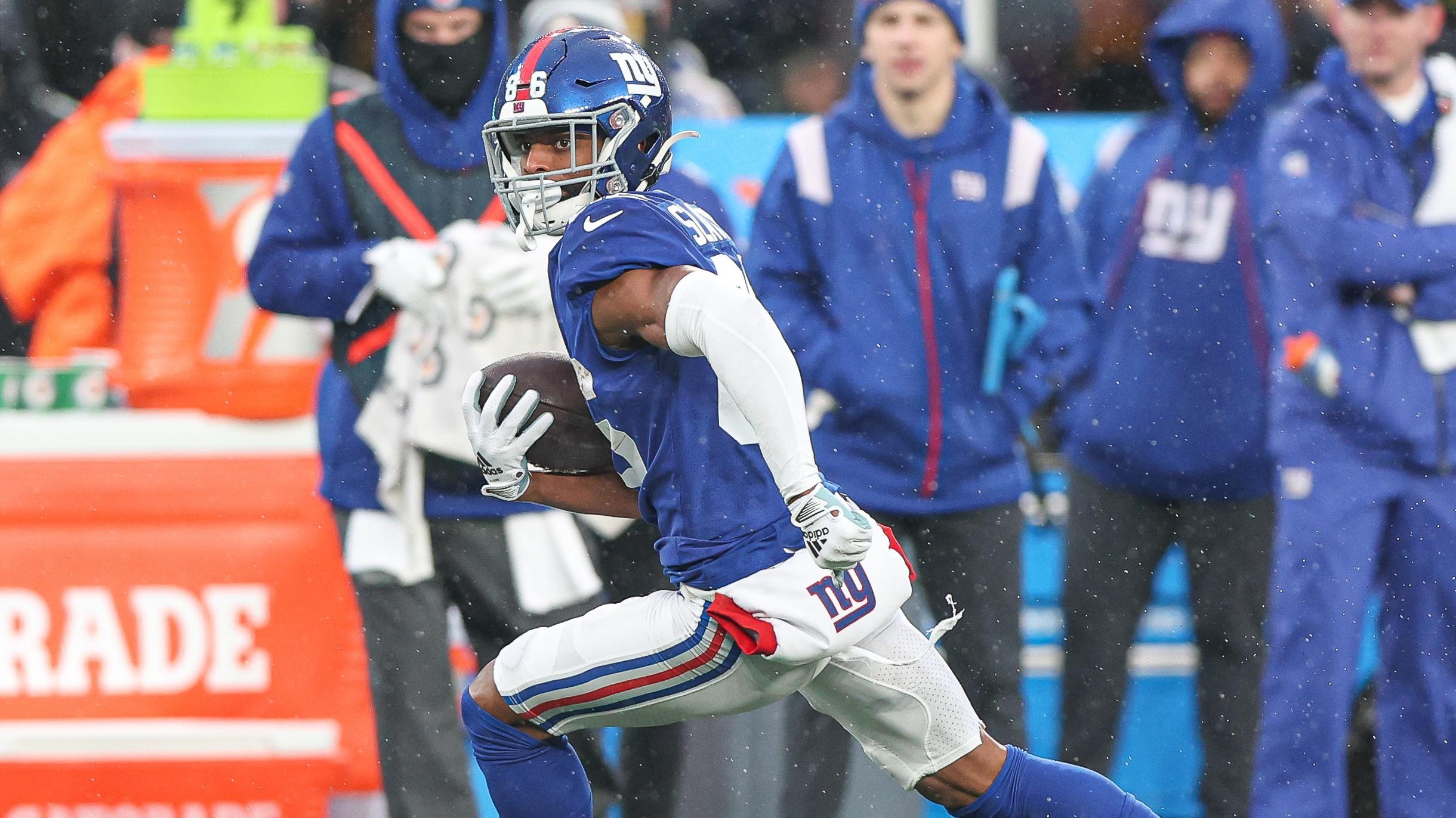 New York Giants wide receiver Darius Slayton (86) gains yards after the catch during the second half against the Philadelphia Eagles at MetLife Stadium