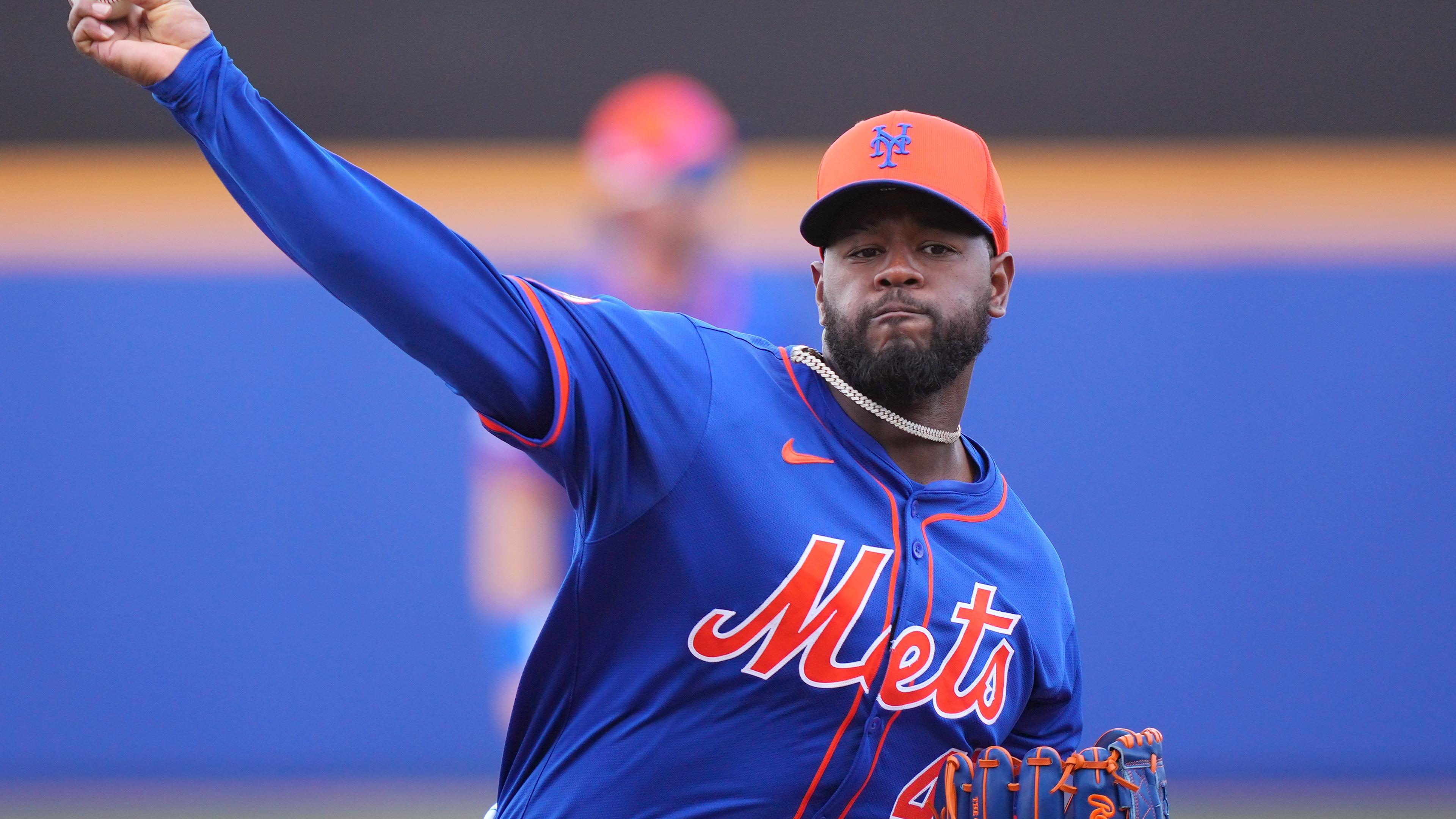 New York Mets starting pitcher Luis Severino (40) warms-up during the first inning against the Washington Nationals at Clover Park