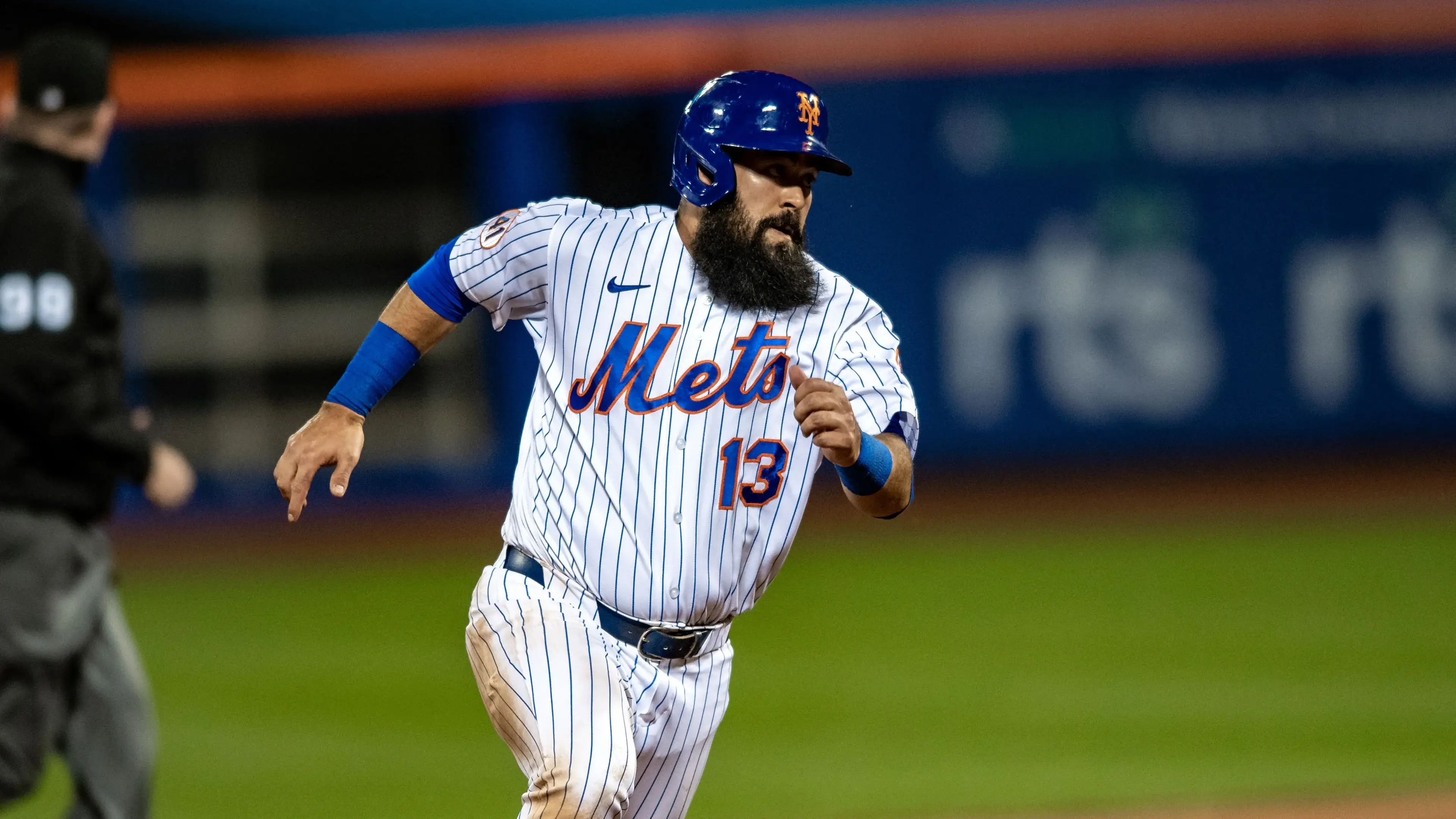 Jun 23, 2021; New York City, New York, USA; New York Mets shortstop Luis Guillorme (13) advances to third base against the Atlanta Braves at Citi Field. Mandatory Credit: John Jones-USA TODAY Sports / © John Jones-USA TODAY Sports