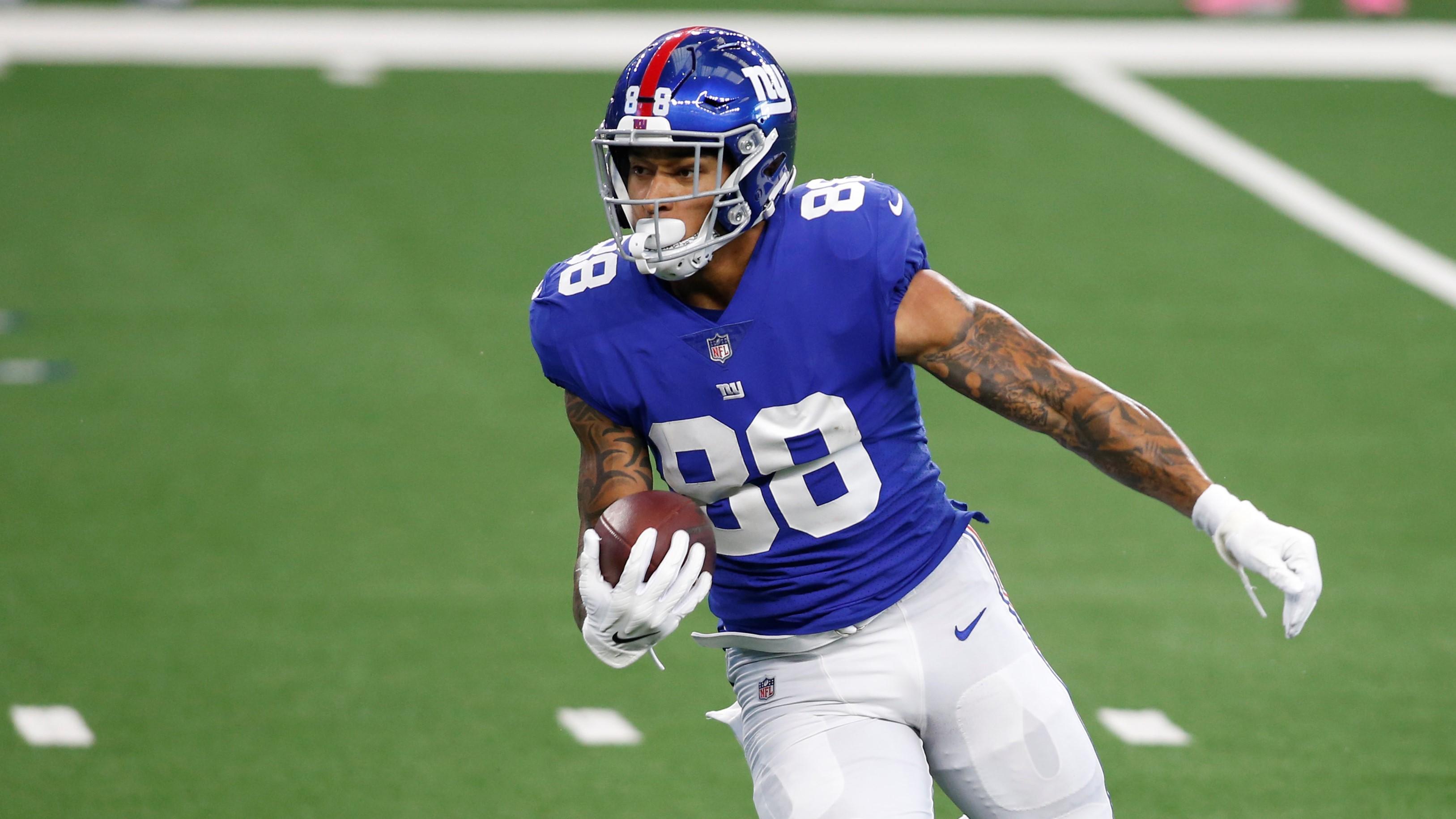 Oct 11, 2020; Arlington, Texas, USA; New York Giants tight end Evan Engram (88) runs a reverse for a touchdown in the first quarter against the Dallas Cowboys at AT&T Stadium. Mandatory Credit: Tim Heitman-USA TODAY Sports