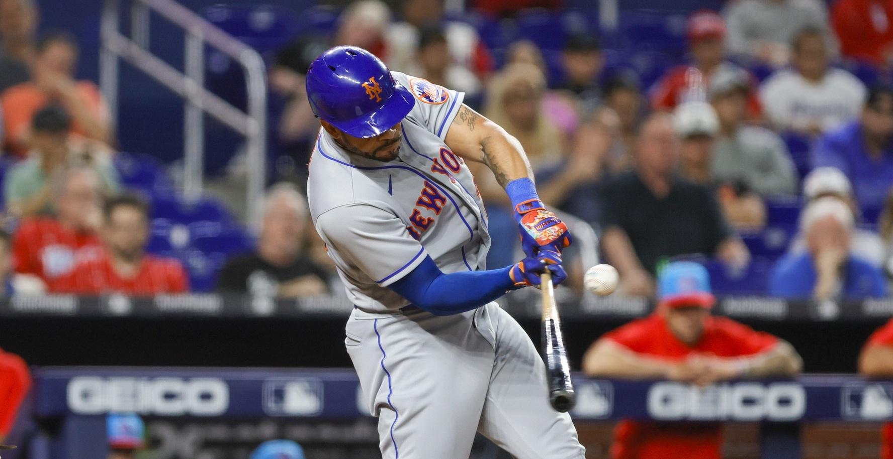 New York Mets pinch hitter Tommy Pham (28) hits a single during the ninth inning against the Miami Marlins at loanDepot Park.