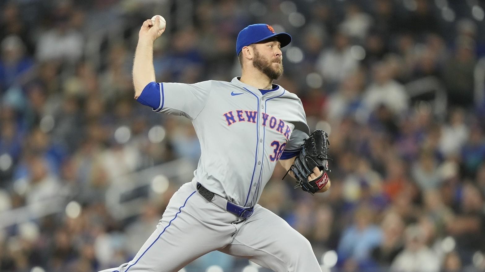 New York Mets starting pitcher Tylor Megill (38) pitches to the Toronto Blue Jays during the first inning at Rogers Centre.