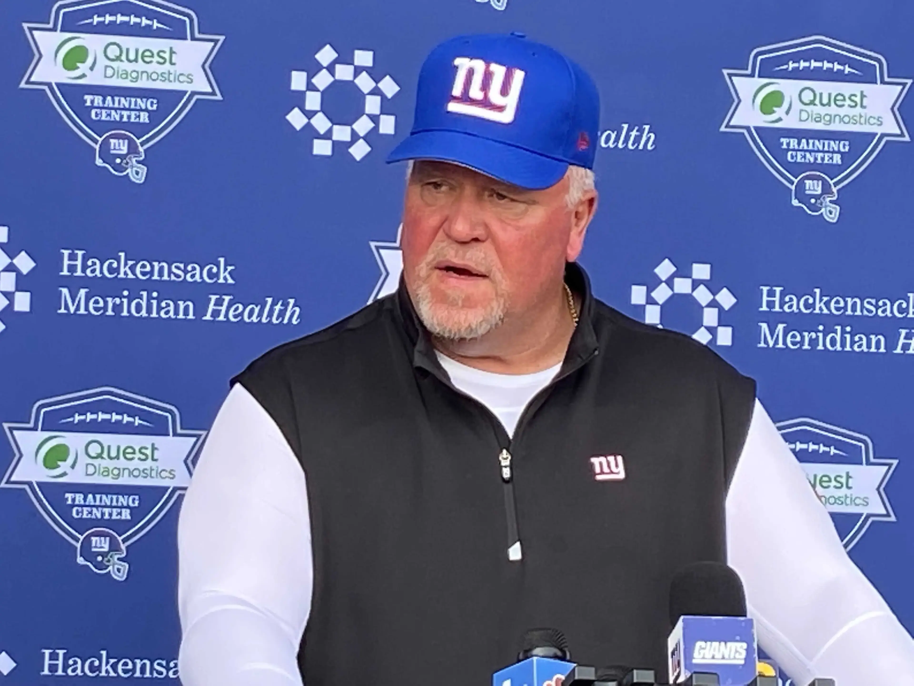 Wink Martindale in blue Giants hat during OTAs / Teddy Aviles - SNY