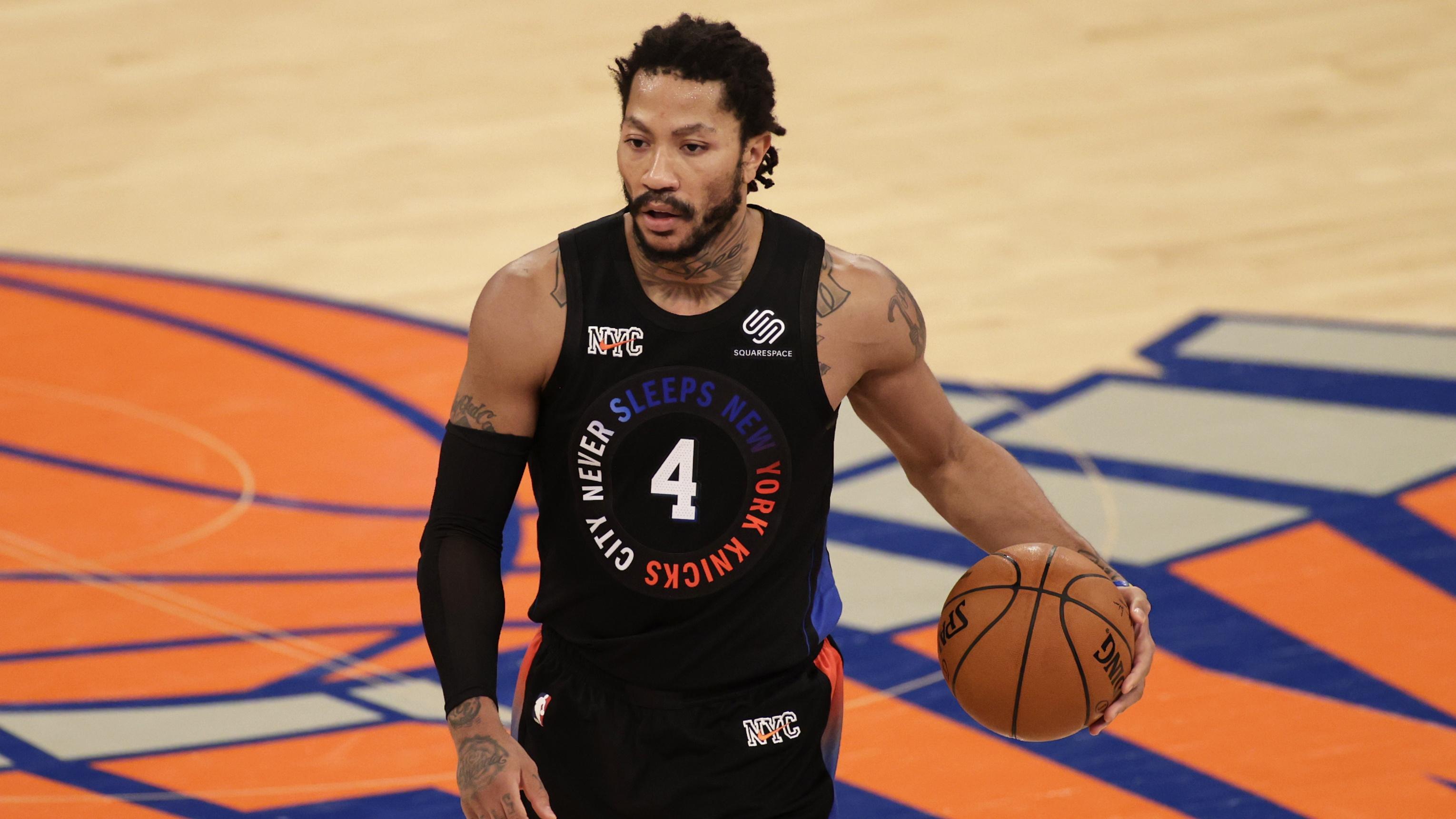 Apr 18, 2021; New York, New York, USA; New York Knicks guard Derrick Rose (4) looks to pass against the New Orleans Pelicans at Madison Square Garden. The Knicks won in overtime 122-112.