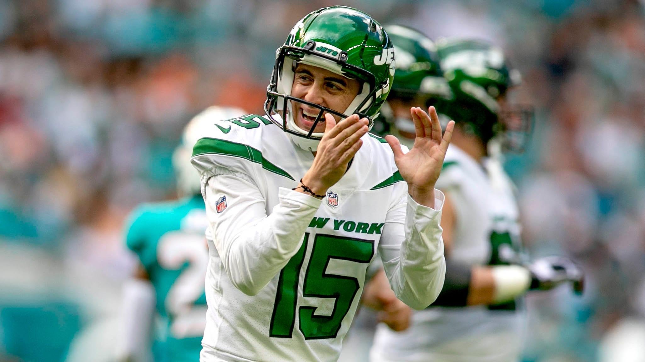 New York Jets kicker Eddy Pineiro (15) celebrates after kicking a field goal against the Miami Dolphins