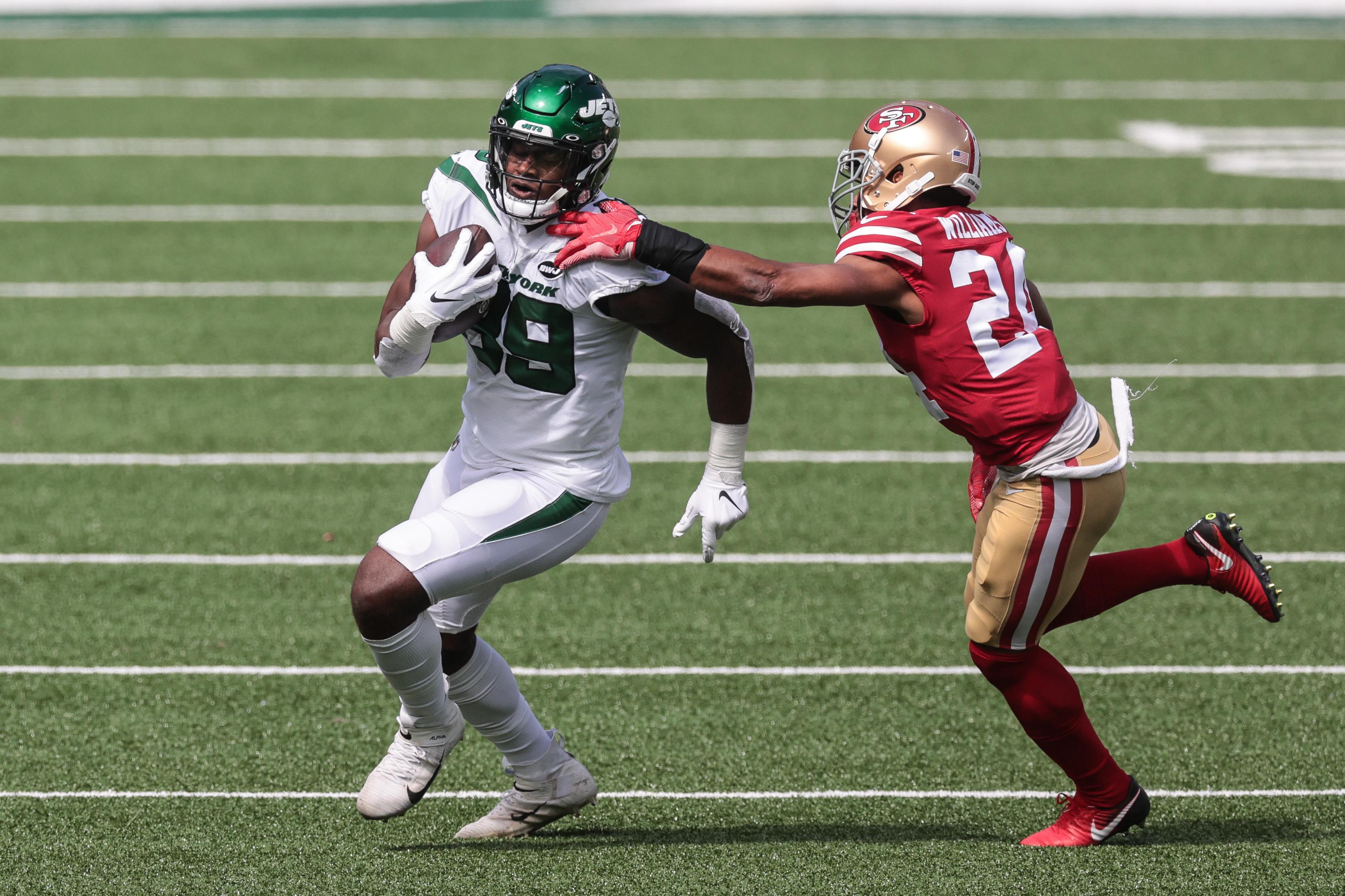 Chris Herndon avoids a tackle vs. 49ers