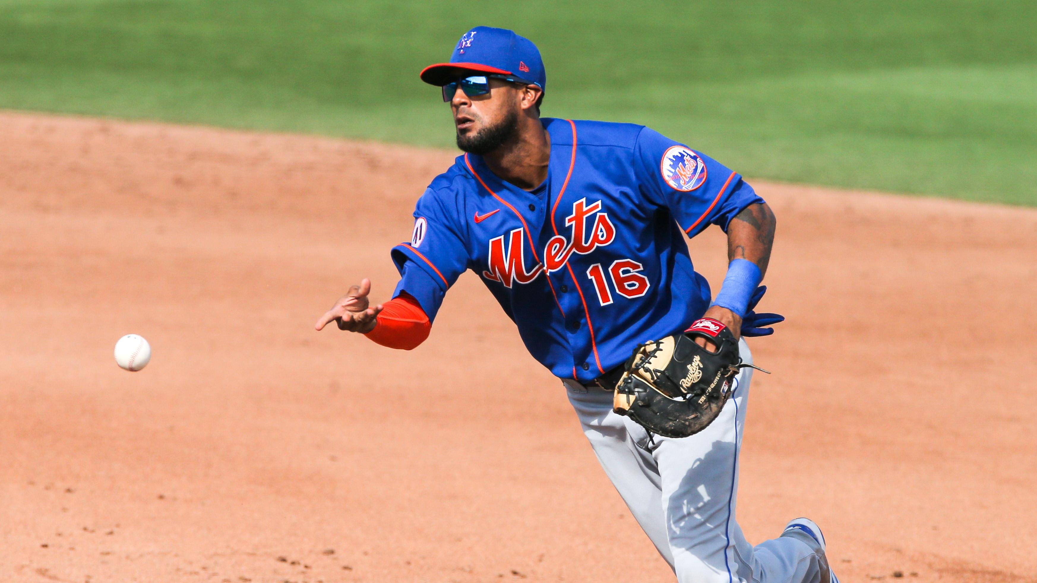 New York Mets first baseman Jose Martinez (16) throws to first base against the New York Mets in the fourth inning at Roger Dean Chevrolet Stadium.