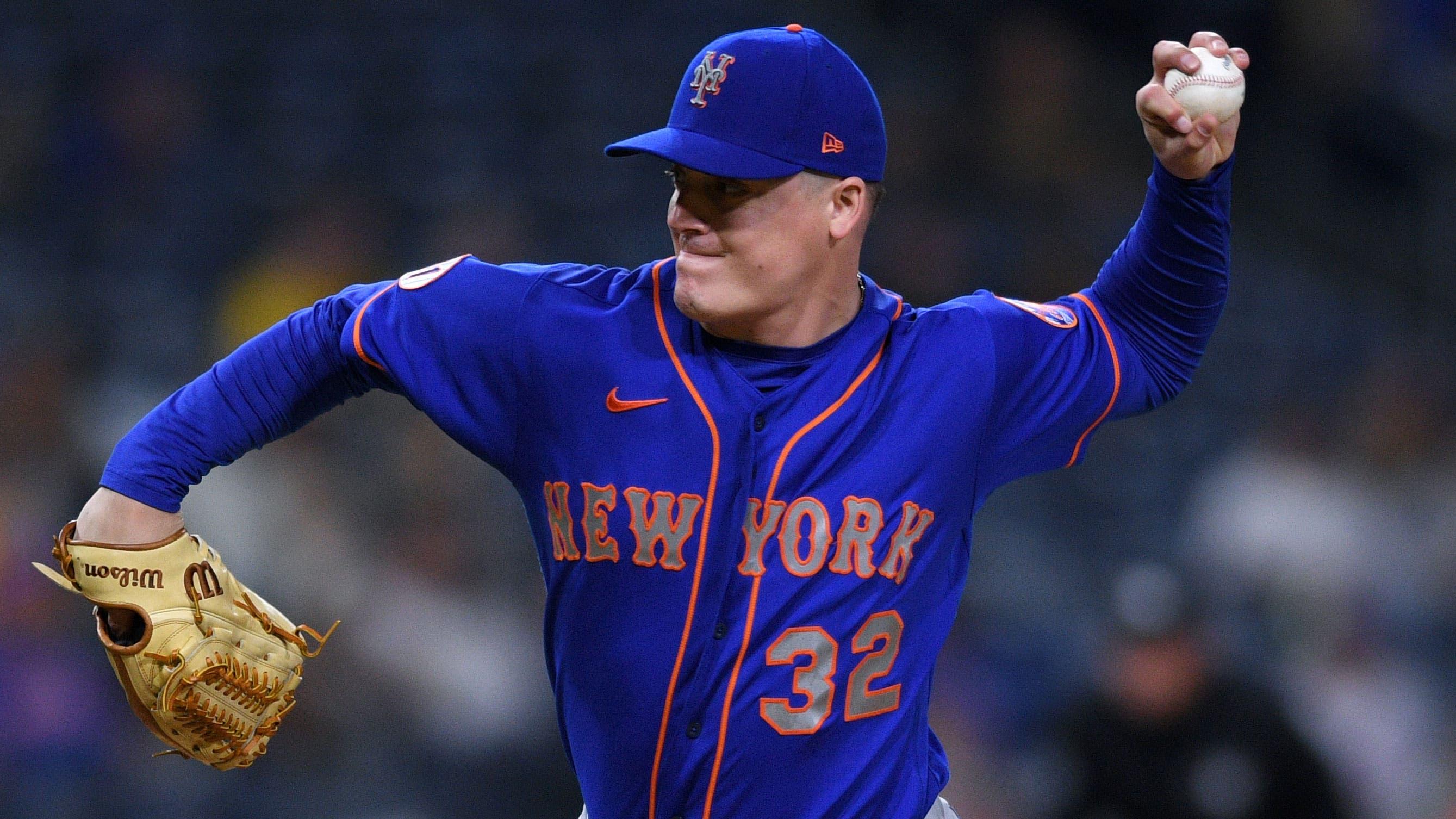 Jun 3, 2021; San Diego, California, USA; New York Mets relief pitcher Aaron Loup (32) pitches against the San Diego Padres during the eighth inning at Petco Park. / Orlando Ramirez-USA TODAY Sports