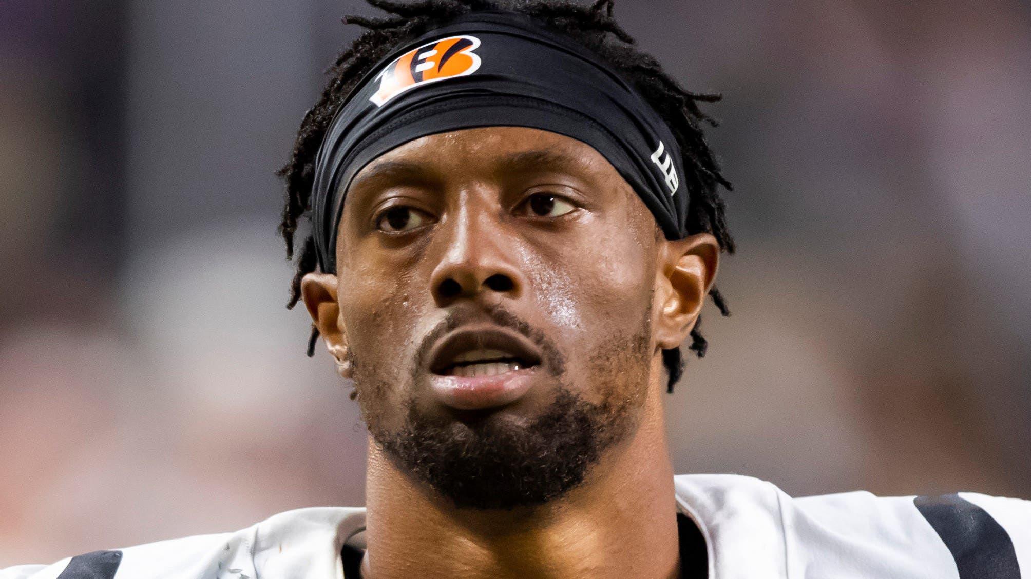 Cincinnati Bengals cornerback Eli Apple (20) against the Las Vegas Raiders at Allegiant Stadium. / Mark J. Rebilas-USA TODAY Sports