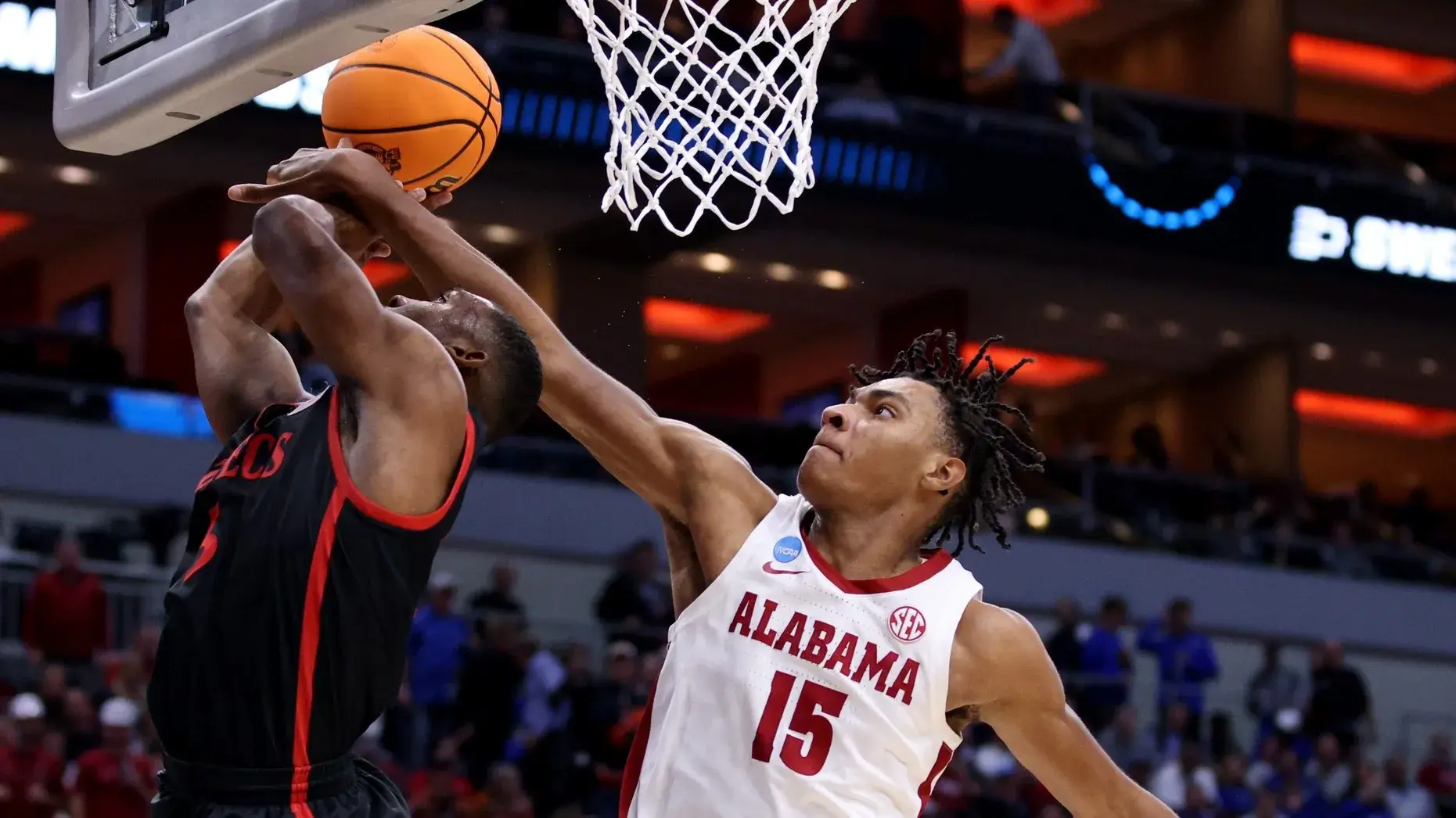 Mar 24, 2023; Louisville, KY, USA; San Diego State Aztecs guard Lamont Butler (5) shoots against Alabama Crimson Tide forward Noah Clowney (15) during the second half of the NCAA tournament round of sixteen at KFC YUM! Center. / Jordan Prather-USA TODAY Sports