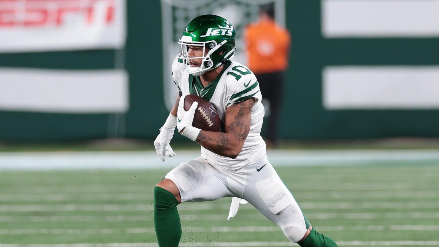 New York Jets wide receiver Allen Lazard (10) gains yards after catch during the second half Buffalo Bills at MetLife Stadium.