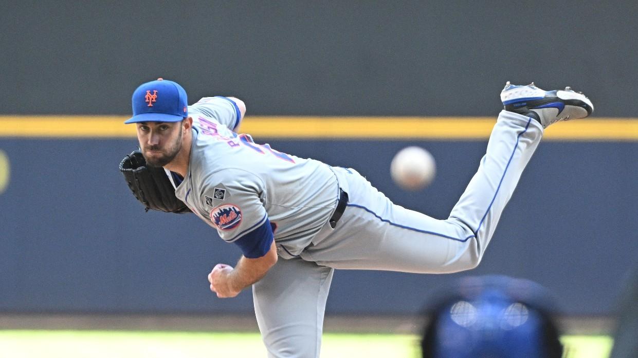 New York Mets pitcher David Peterson (23) delivers a pitch against the Milwaukee Brewers in the first inning at American Family Field