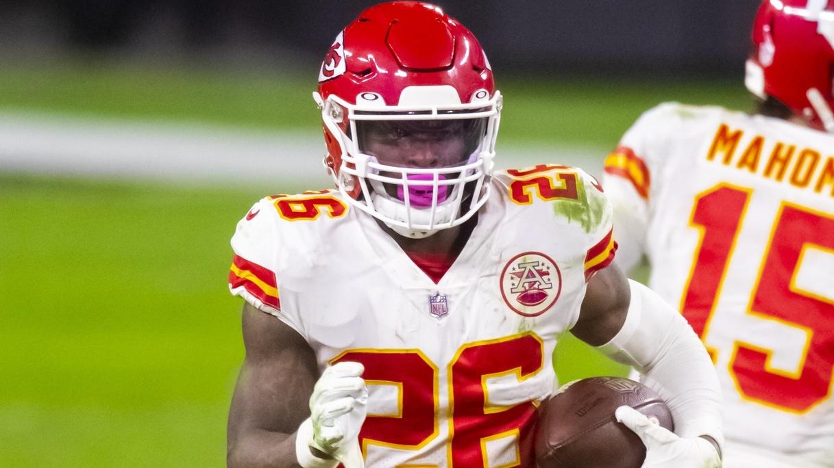 Nov 22, 2020; Paradise, Nevada, USA; Kansas City Chiefs running back Le'Veon Bell (26) against the Las Vegas Raiders at Allegiant Stadium.