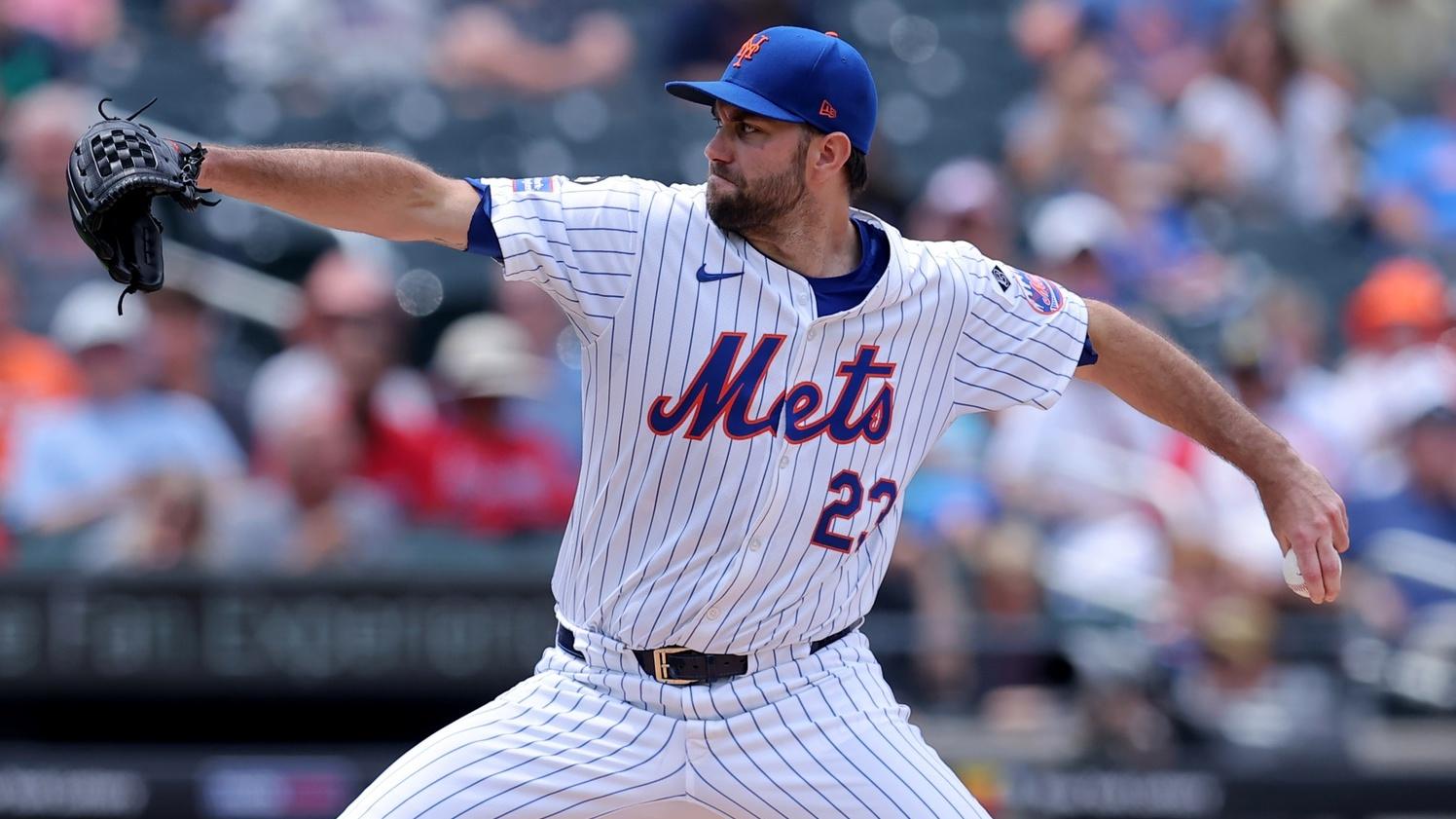 Jul 28, 2024; New York City, New York, USA; New York Mets starting pitcher David Peterson (23) pitches against the Atlanta Braves during the third inning at Citi Field. 