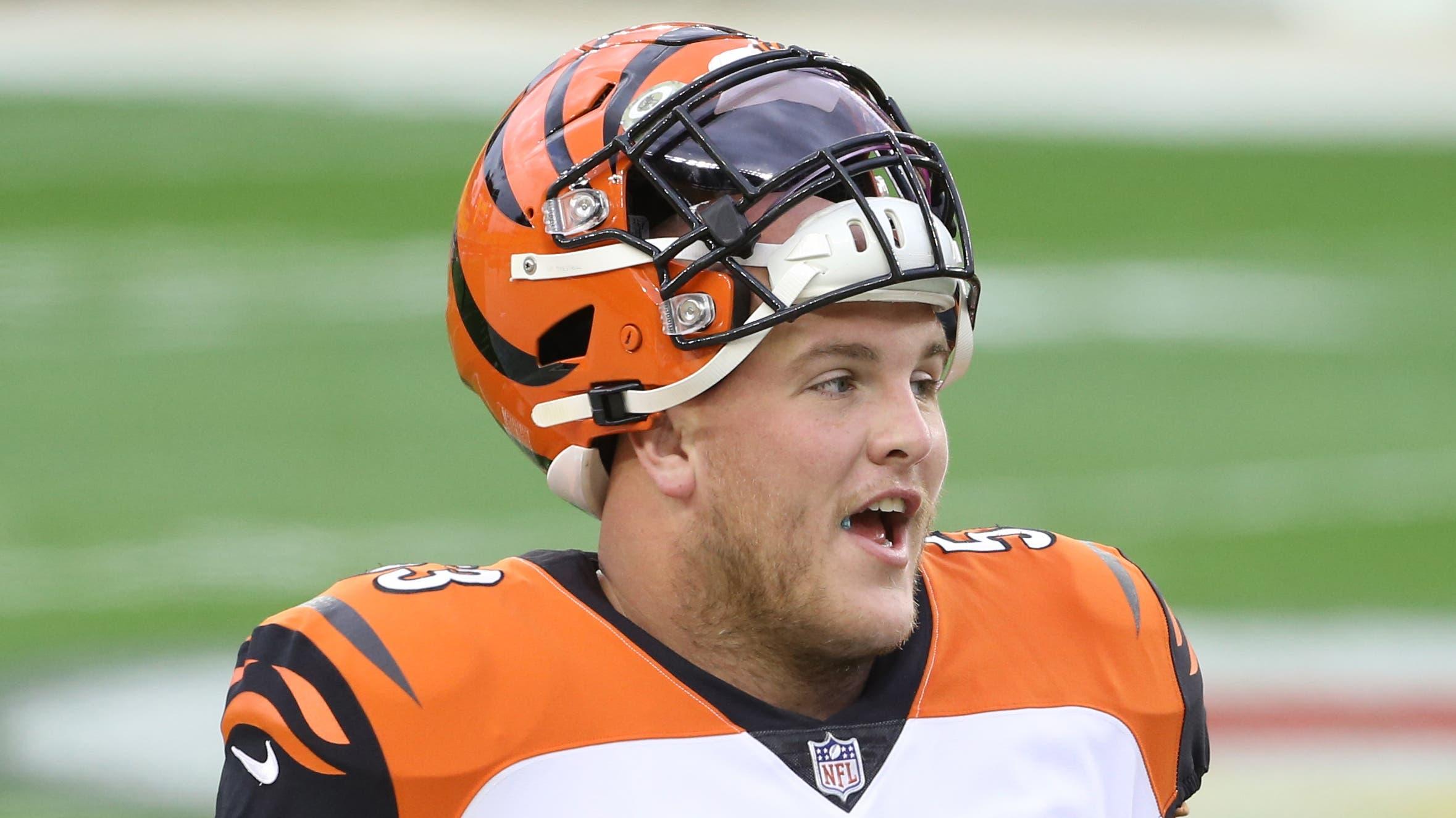 Cincinnati Bengals center Billy Price (53) warms up before playing the Pittsburgh Steelers at Heinz Field. / Charles LeClaire-USA TODAY Sports