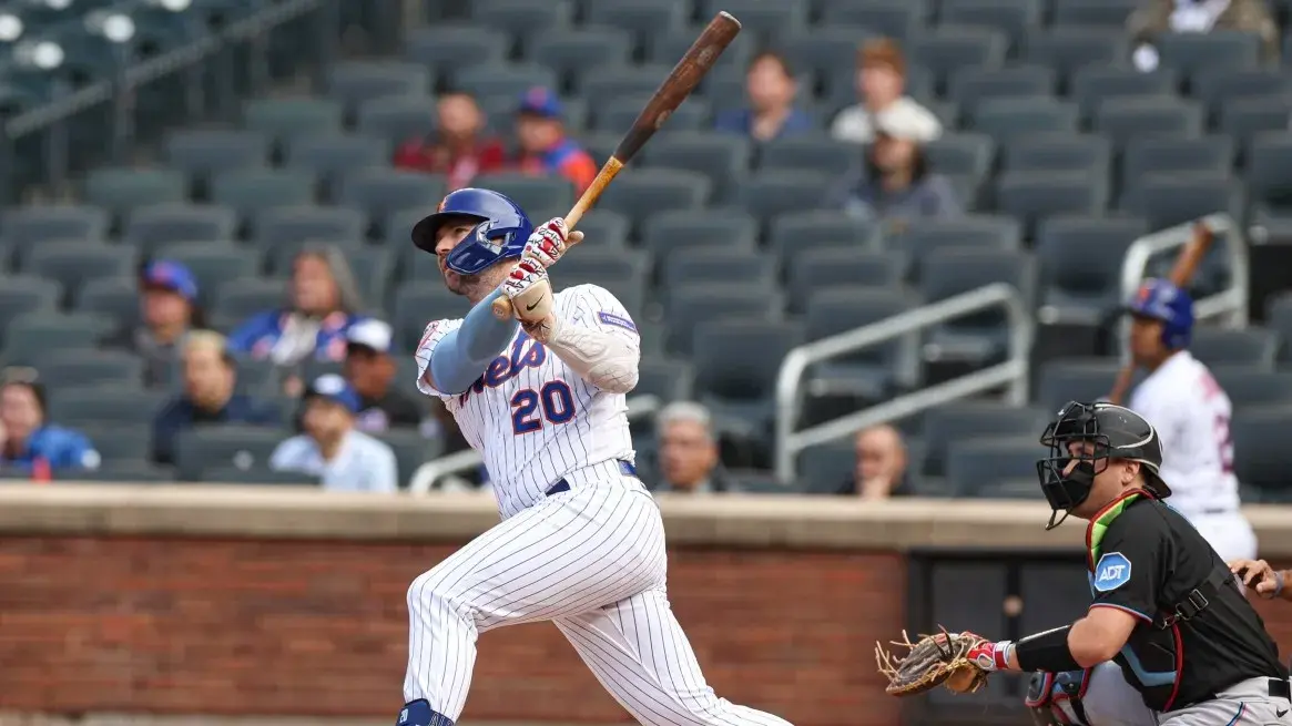 New York Mets first baseman Pete Alonso (20) hits a two run home run during the first inning against the Miami Marlins at Citi Field. / Vincent Carchietta-USA TODAY Sports