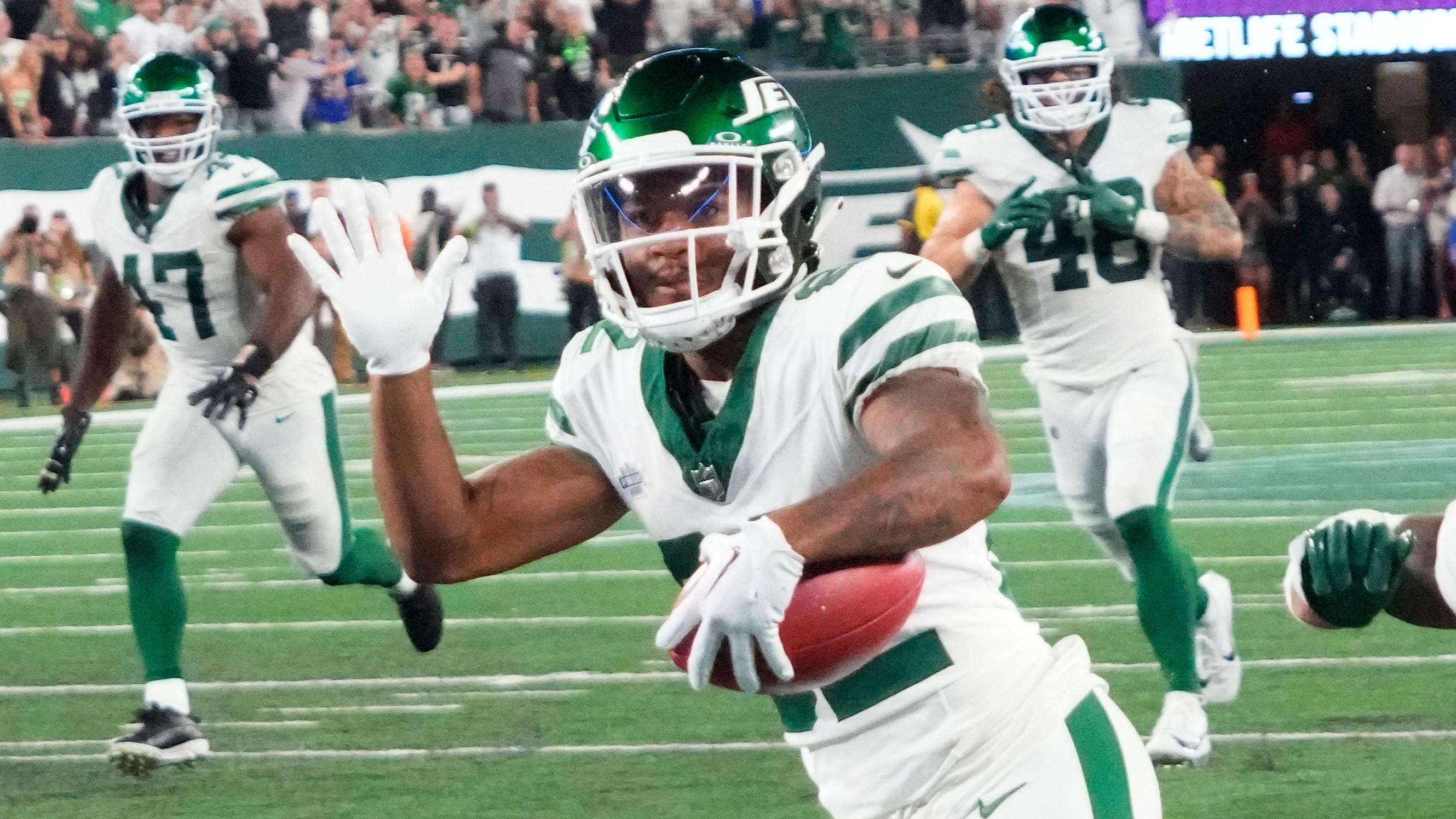 Sep 11, 2023; East Rutherford, New Jersey, USA; New York Jets wide receiver Xavier Gipson (82) scores a touchdown in overtime on a punt return against the Buffalo Bills at MetLife Stadium. Mandatory Credit: Robert Deutsch-USA TODAY Sports