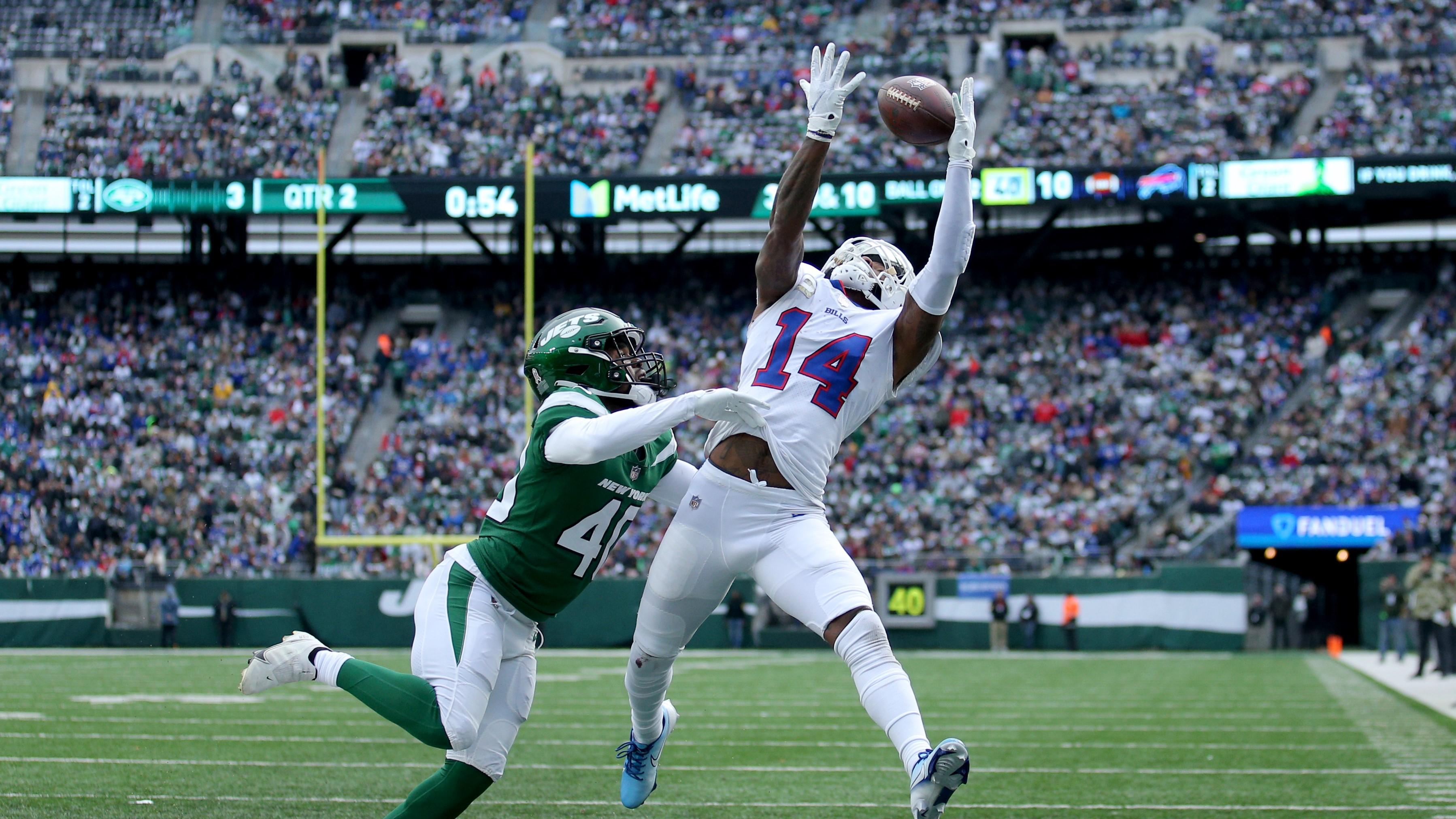 Buffalo Bills wide receiver Stefon Diggs (14) catches a touchdown pass against New York Jets cornerback Javelin Guidry (40) during the second quarter at MetLife Stadium.