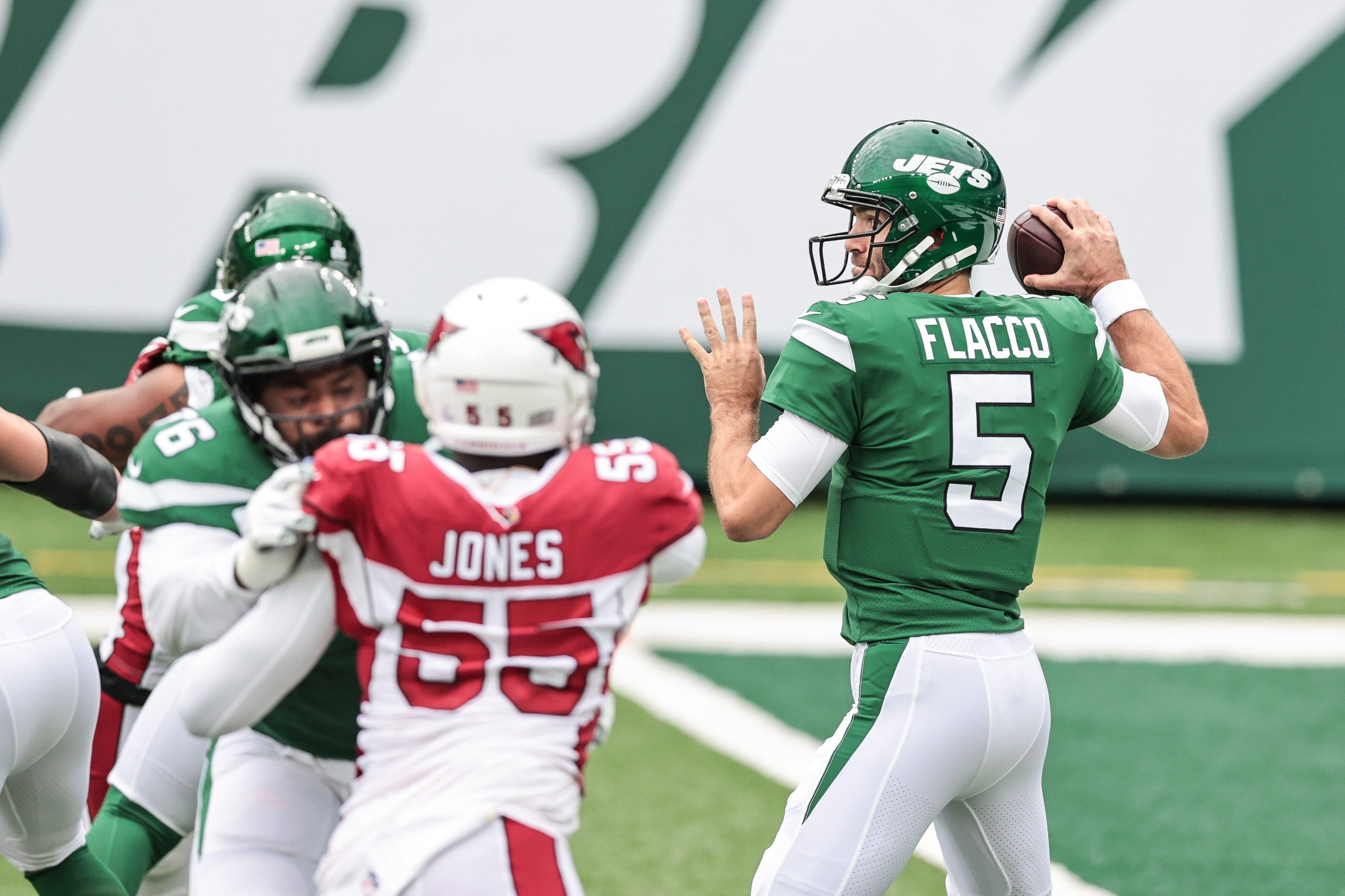 Oct 11, 2020; East Rutherford, New Jersey, USA; New York Jets quarterback Joe Flacco (5) throws the ball as Arizona Cardinals linebacker Chandler Jones (55) rushes during the first half at MetLife Stadium. Mandatory Credit: Vincent Carchietta-USA TODAY Sports / © Vincent Carchietta-USA TODAY Sports