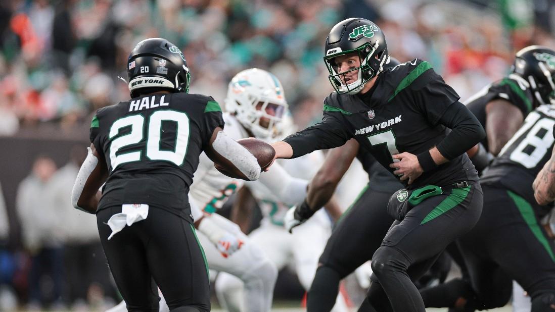 New York Jets quarterback Tim Boyle (7) hands off to running back Breece Hall (20) during the first half against the Miami Dolphins at MetLife Stadium.