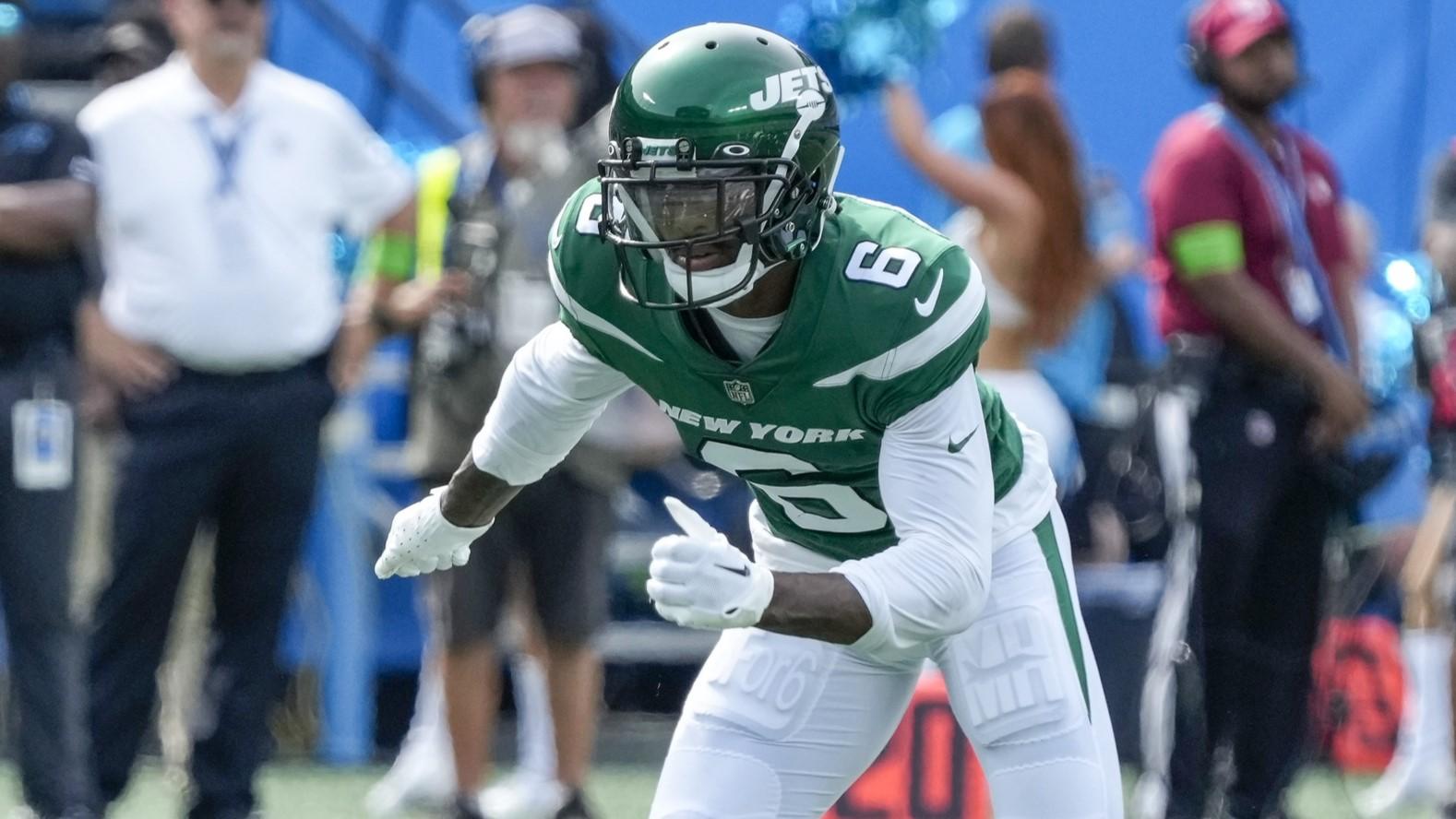 Aug 12, 2023; Charlotte, North Carolina, USA; New York Jets wide receiver Mecole Hardman Jr. (6) starts his route during the first quarter against the Carolina Panthers at Bank of America Stadium.