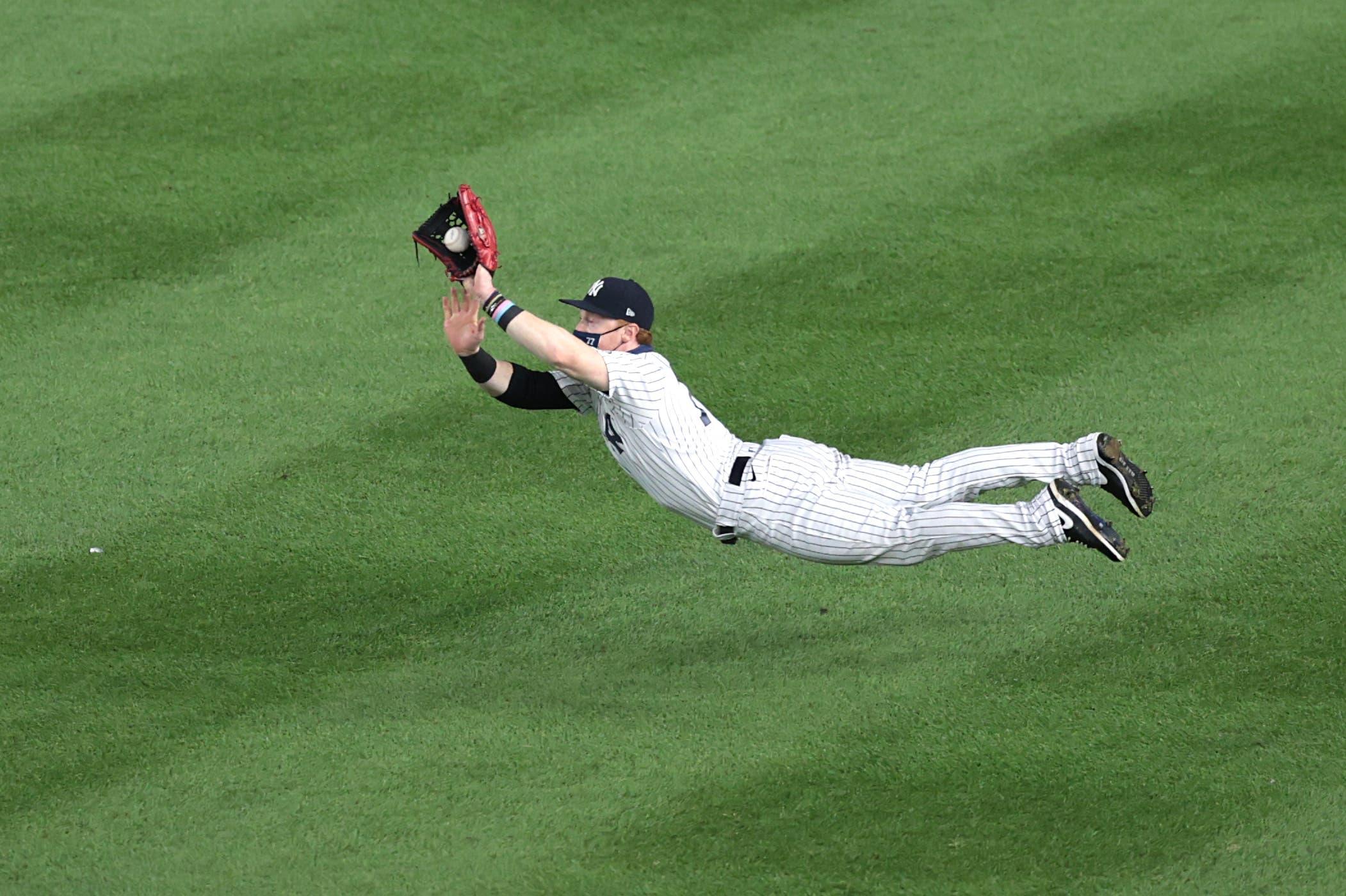 Sep 1, 2020; Bronx, New York, USA; New York Yankees right fielder Clint Frazier (77) catches the ball during the fifth inning against the Tampa Bay Rays at Yankee Stadium. / © Vincent Carchietta-USA TODAY Sports