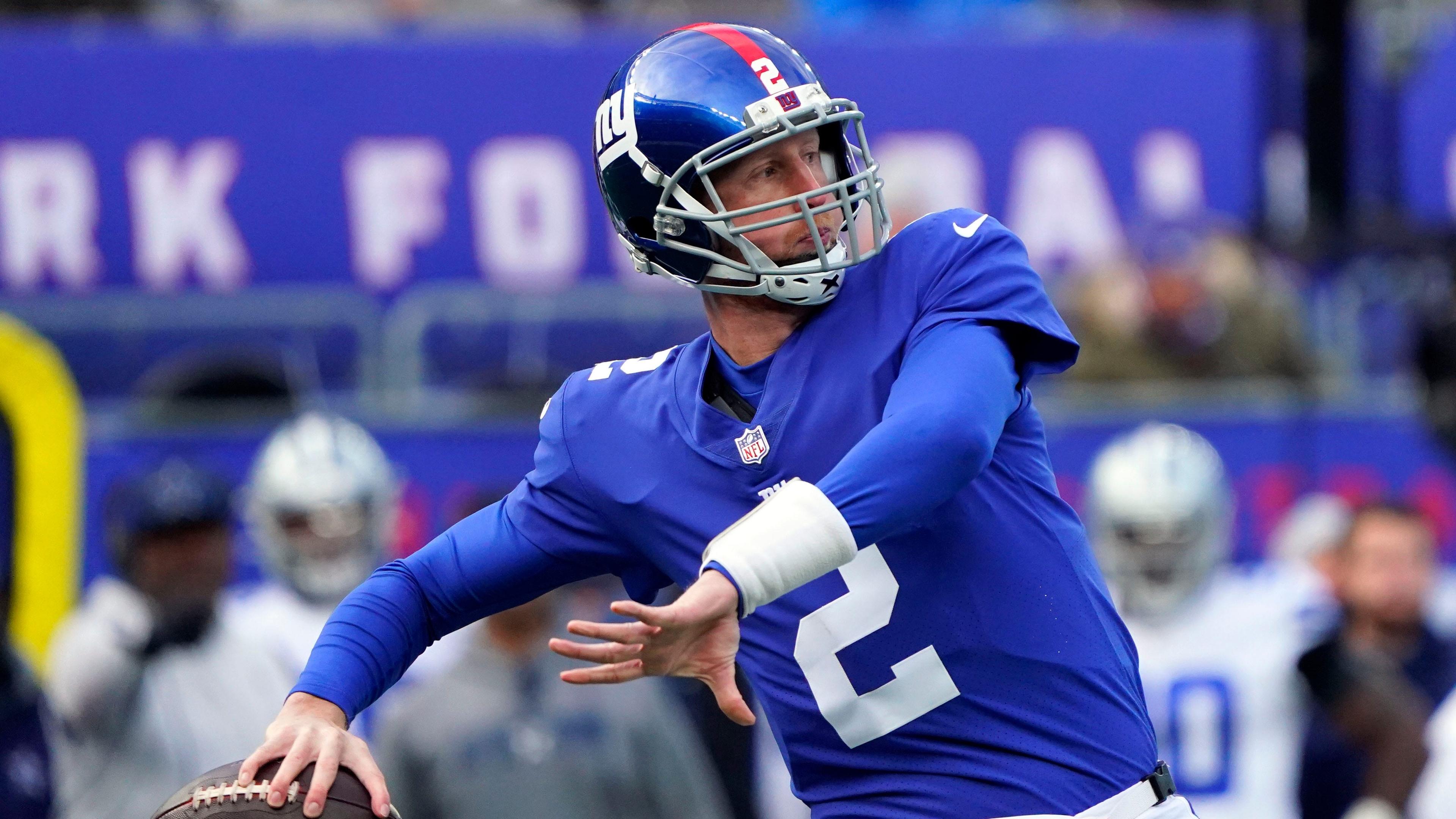 New York Giants quarterback Mike Glennon (2) looks to throw against the Dallas Cowboys in the first half at MetLife Stadium on Sunday, Dec. 19, 2021, in East Rutherford. Nyg Vs Dal