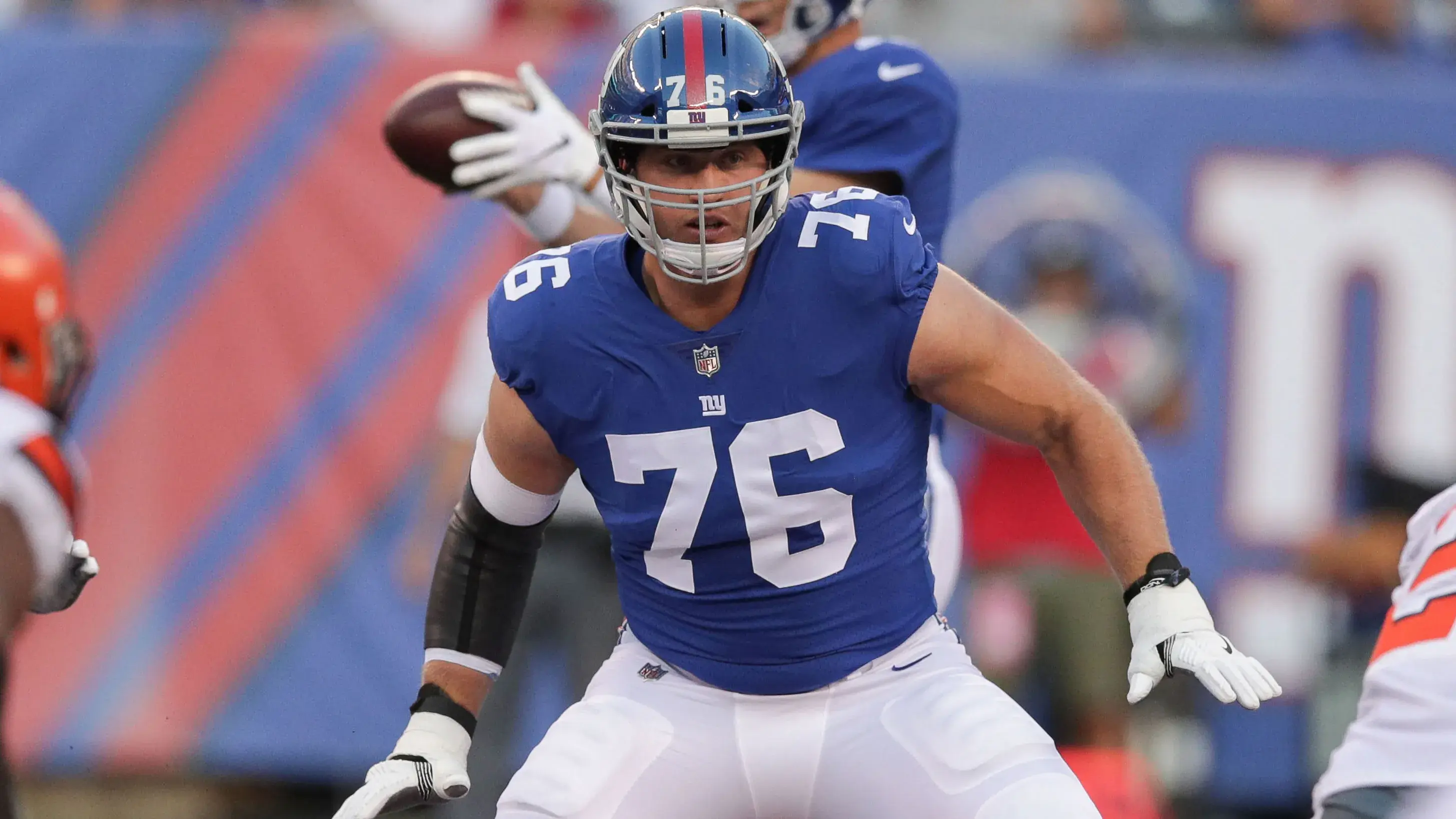 Aug 9, 2018; East Rutherford, NJ, USA; New York Giants offensive tackle Nate Solder (76) blocks in front of quarterback Eli Manning (10) during the first half against the Cleveland Browns at MetLife Stadium. / Vincent Carchietta-USA TODAY Sports